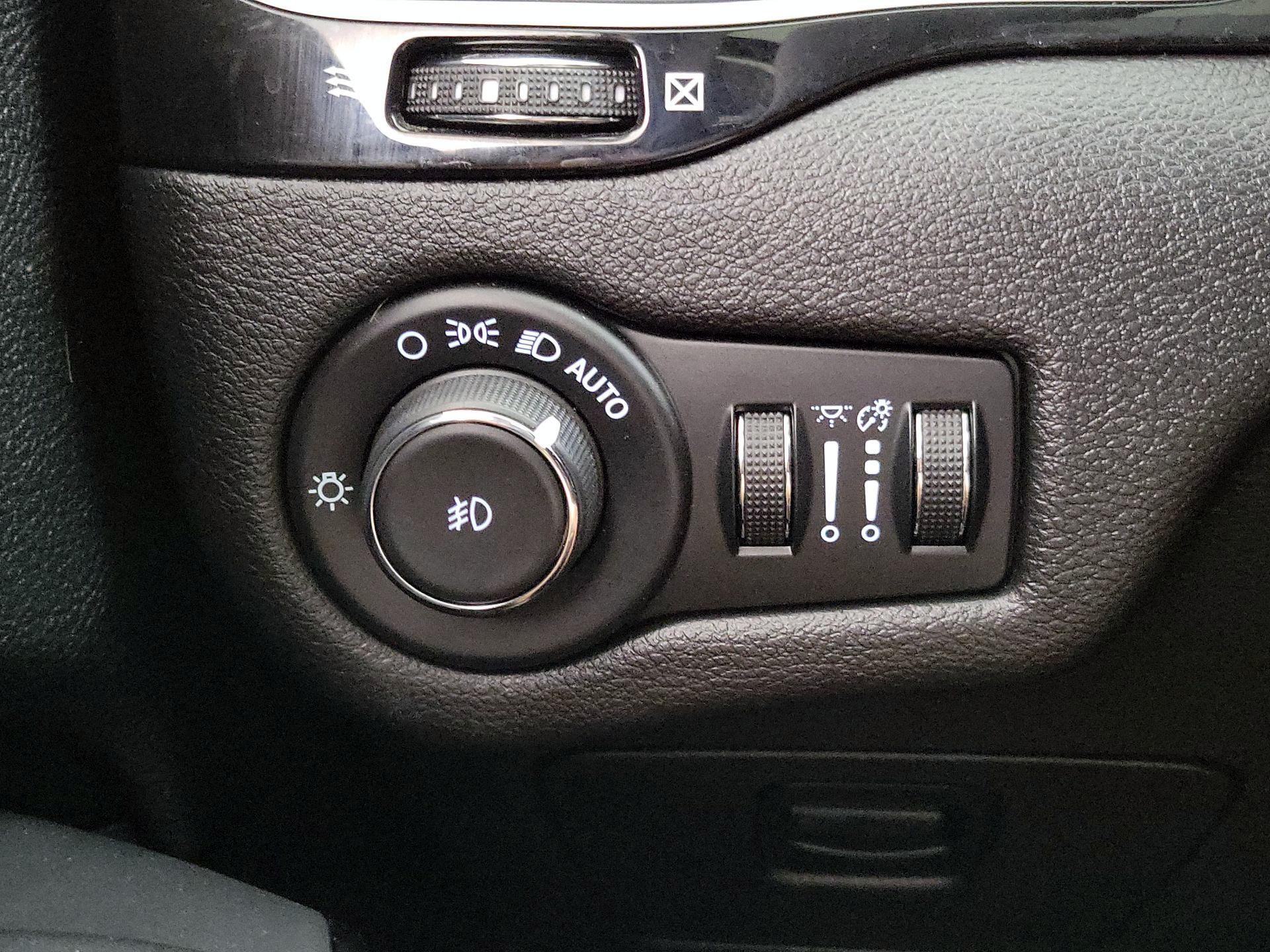 Thumbnail: 2021 Jeep Cherokee - 13