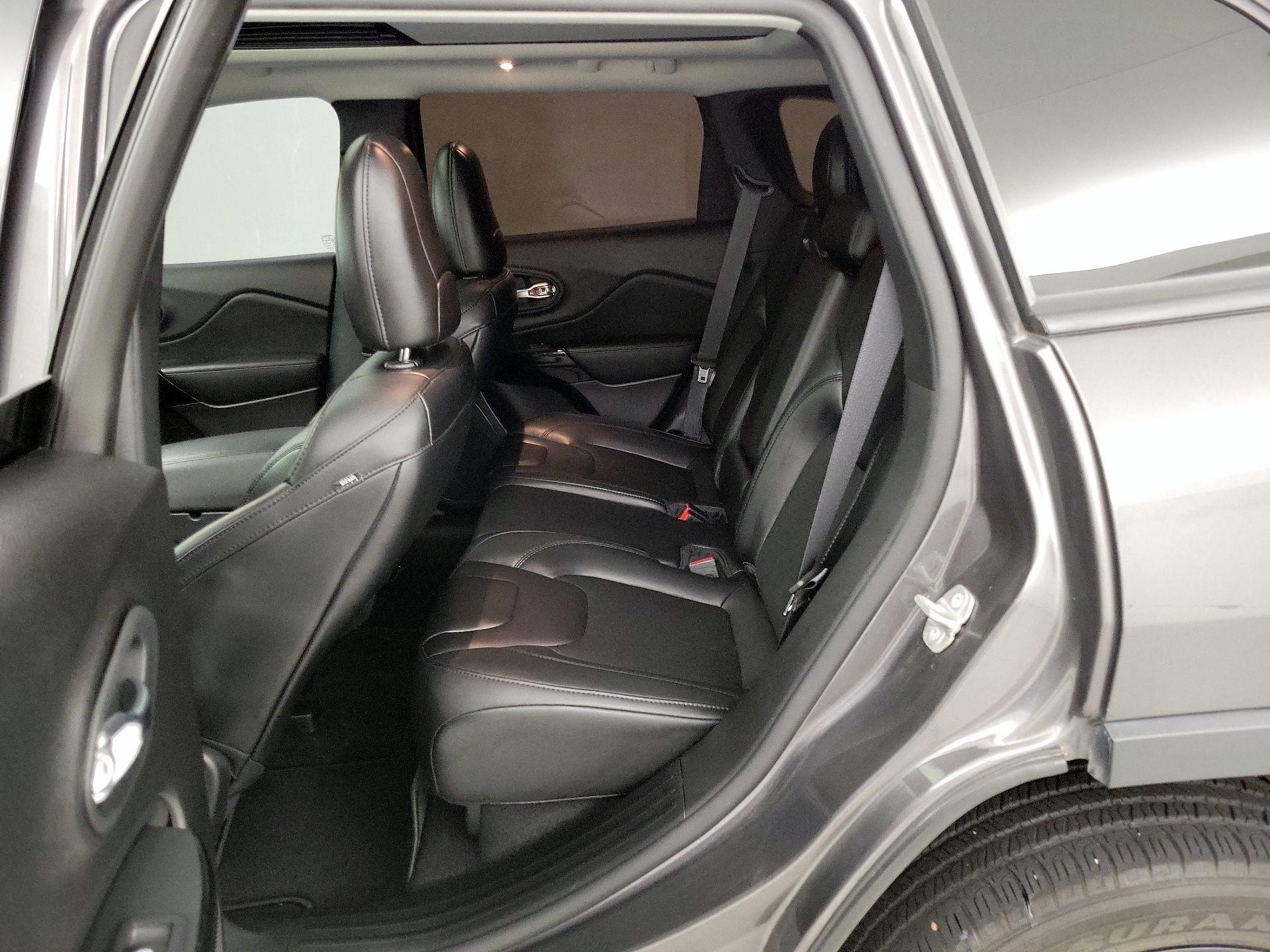 Thumbnail: 2021 Jeep Cherokee - 20