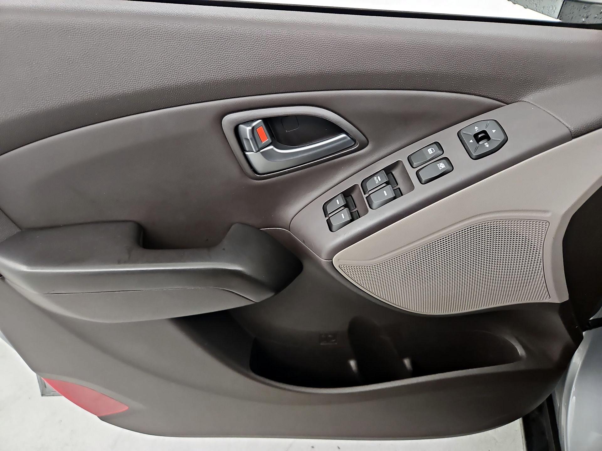 Thumbnail: 2015 Hyundai Tucson - 12