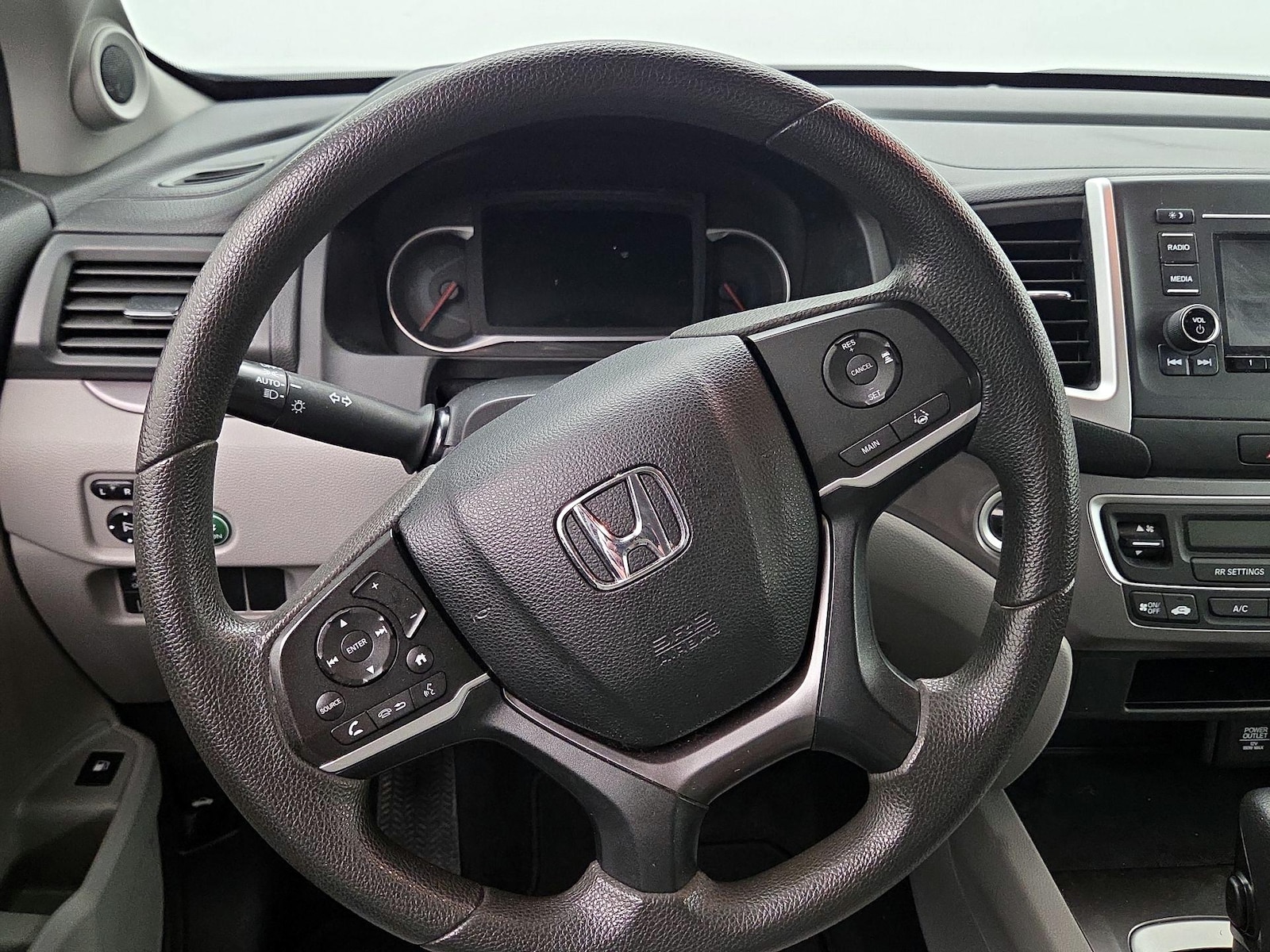2019 Honda Pilot LX - Photo 11