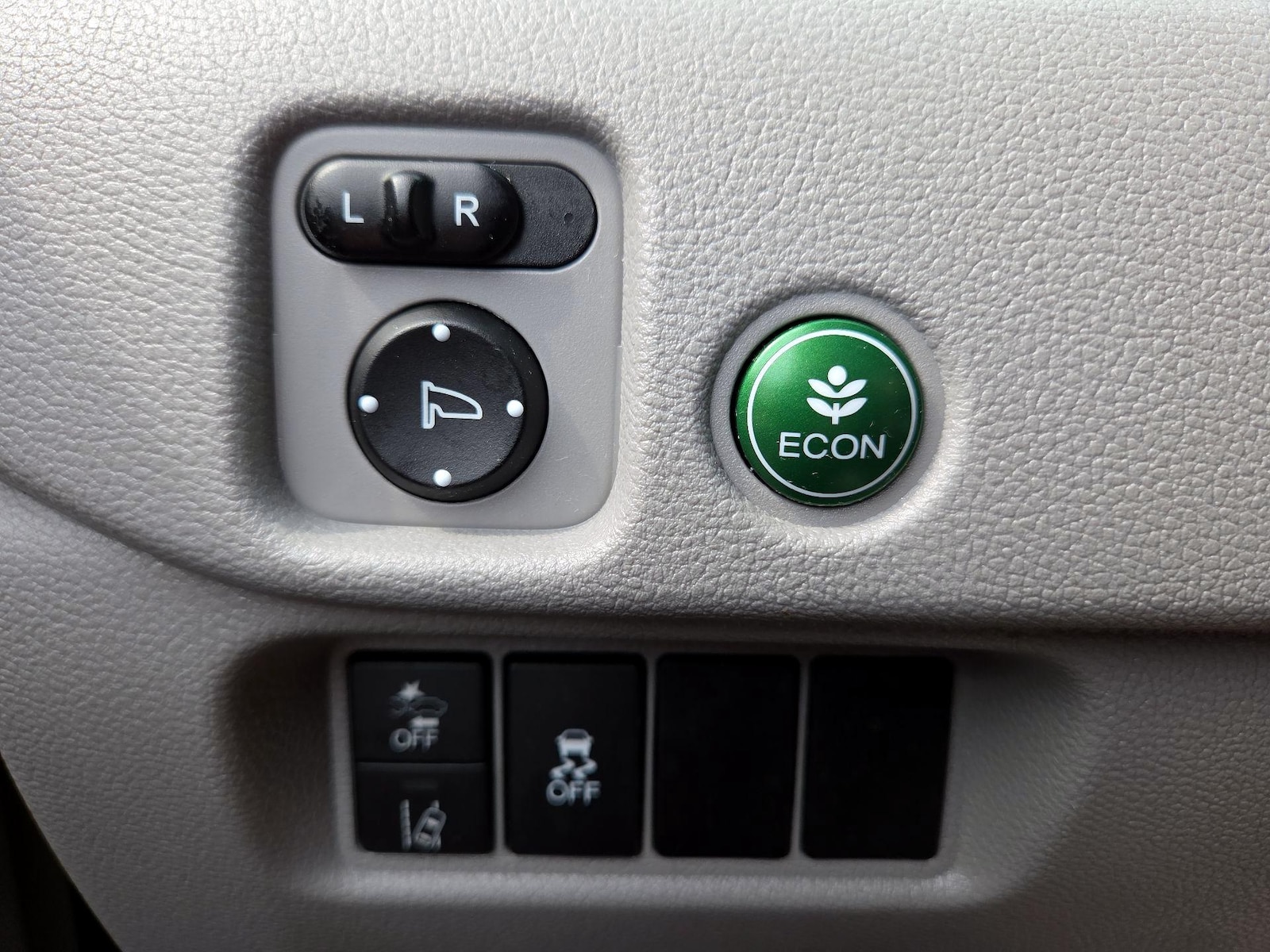 2019 Honda Pilot LX - Photo 14