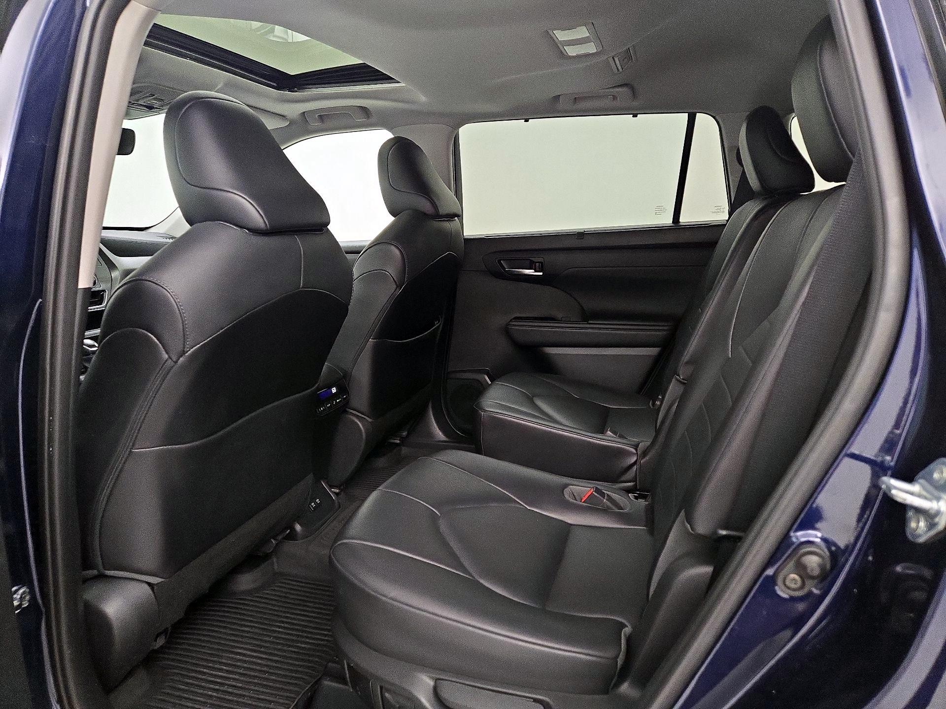 Thumbnail: 2021 Toyota Highlander - 20