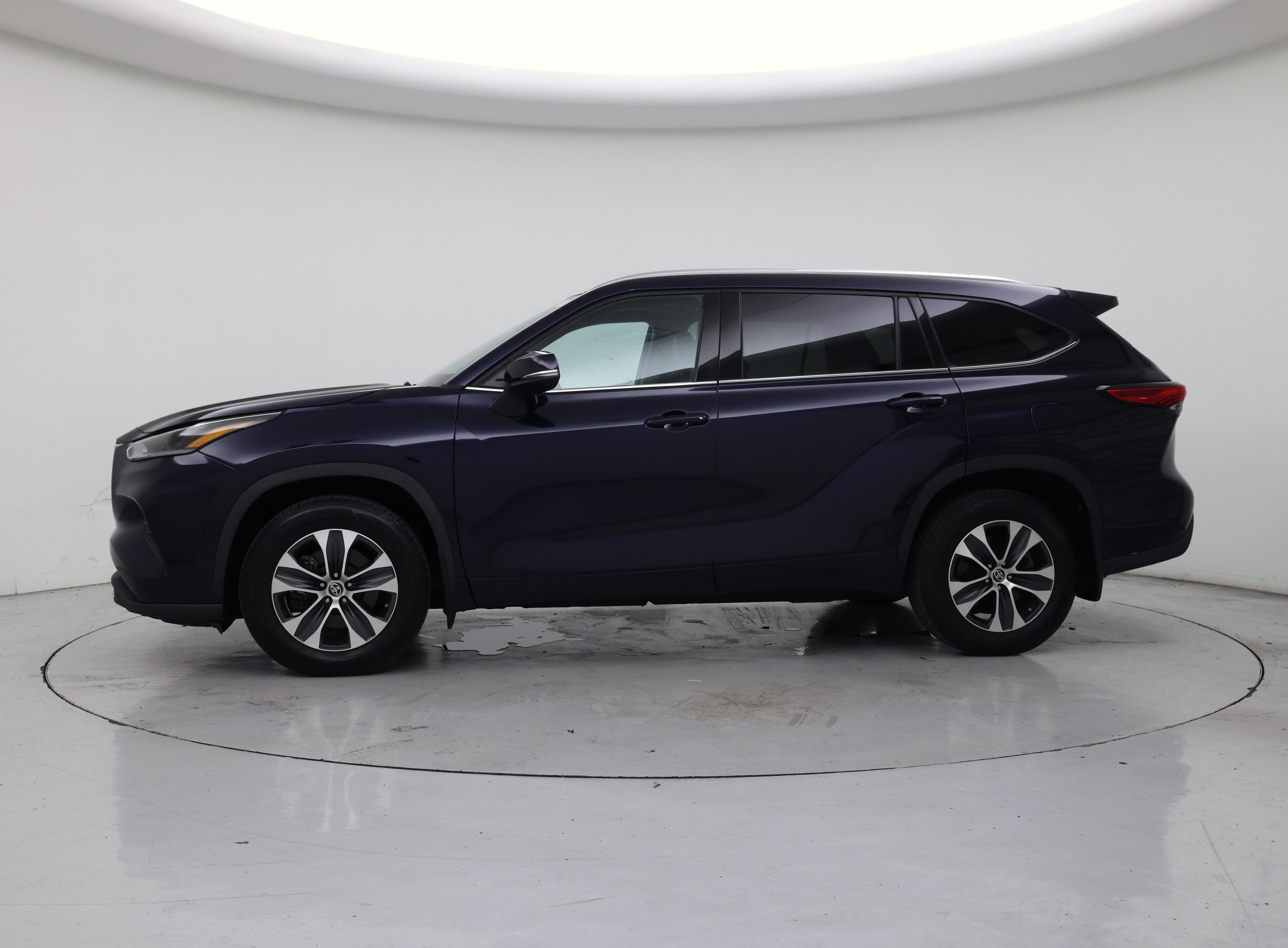 Thumbnail: 2021 Toyota Highlander - 3