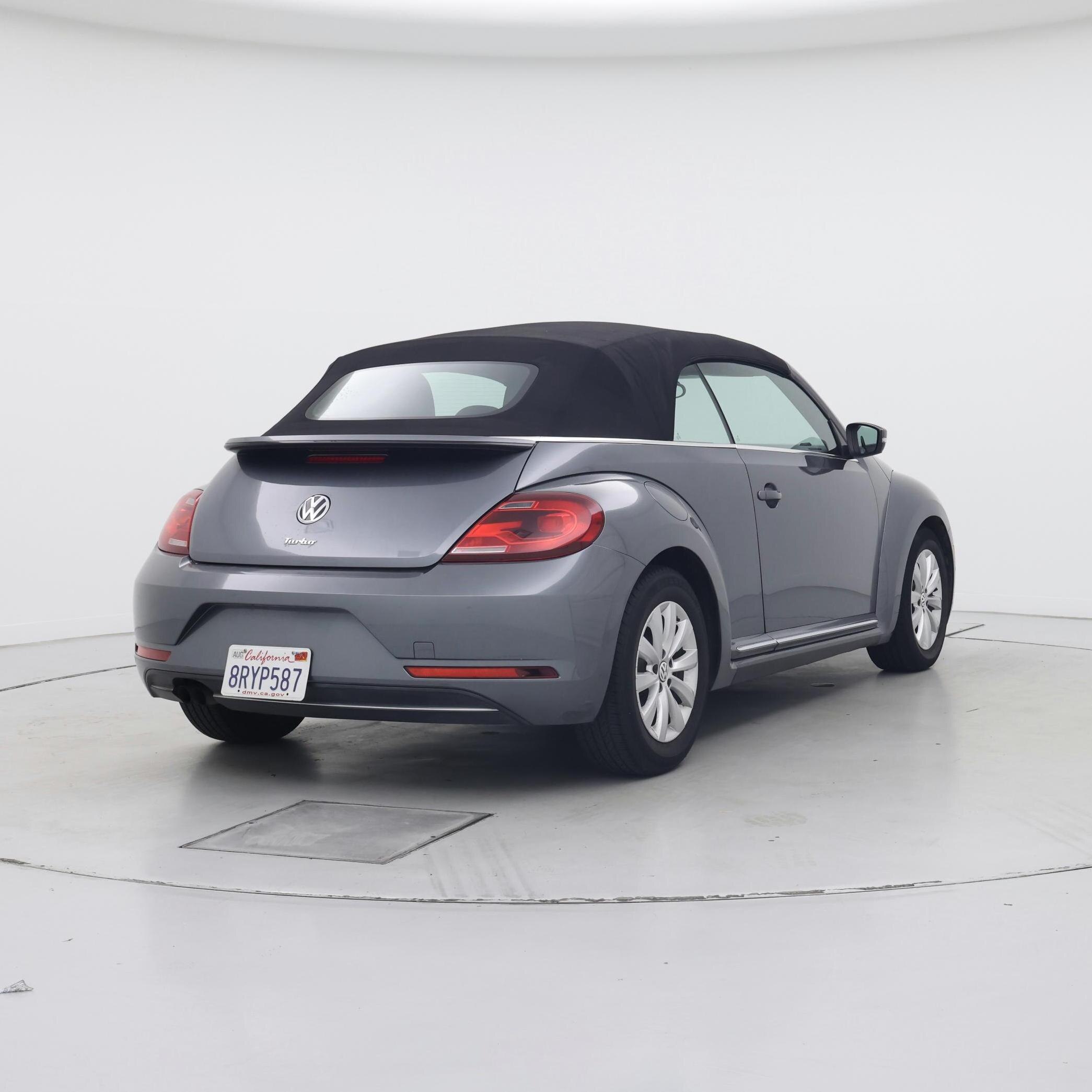 Thumbnail: 2018 Volkswagen Beetle - 8