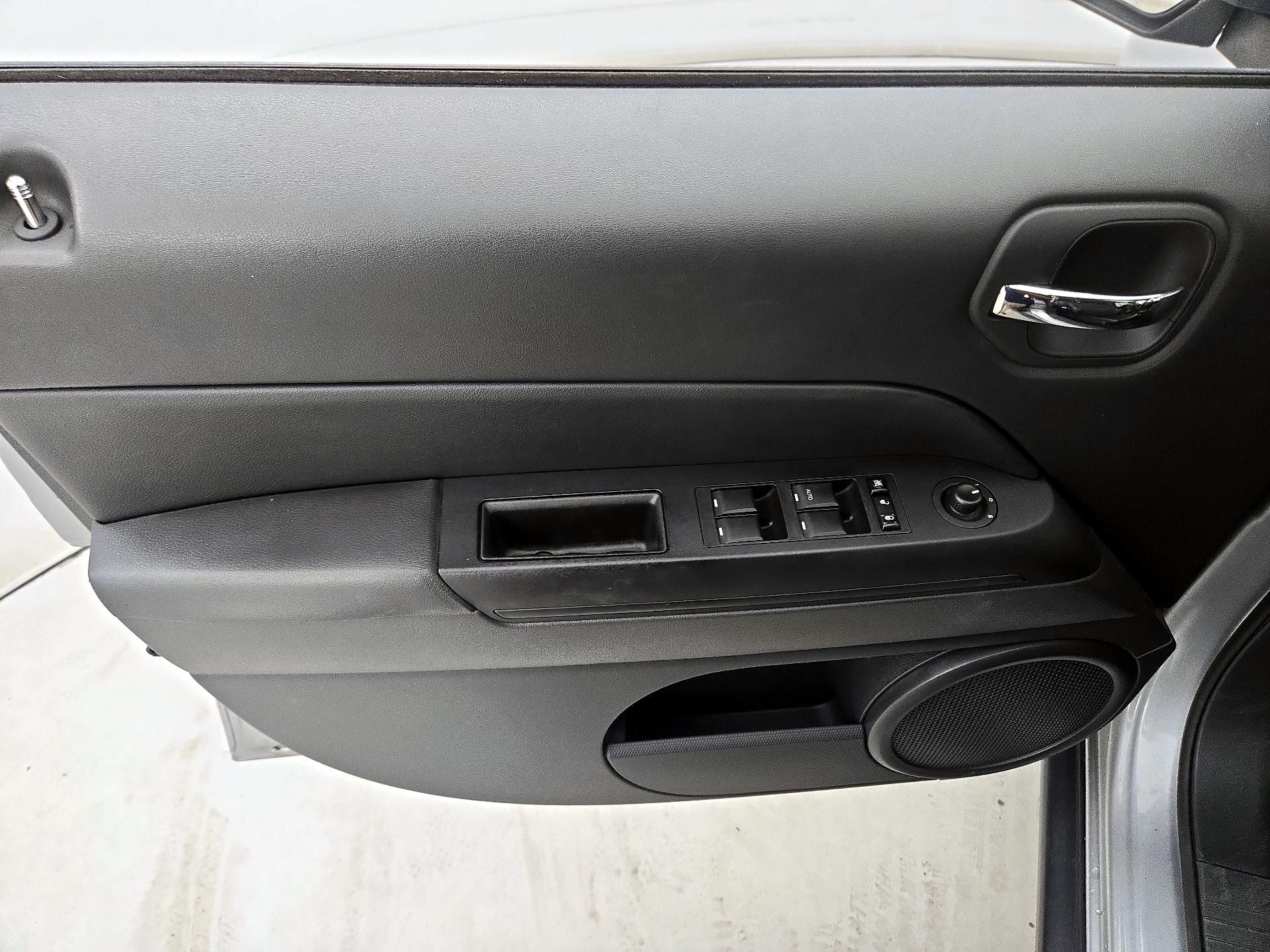 Thumbnail: 2016 Jeep Patriot - 12