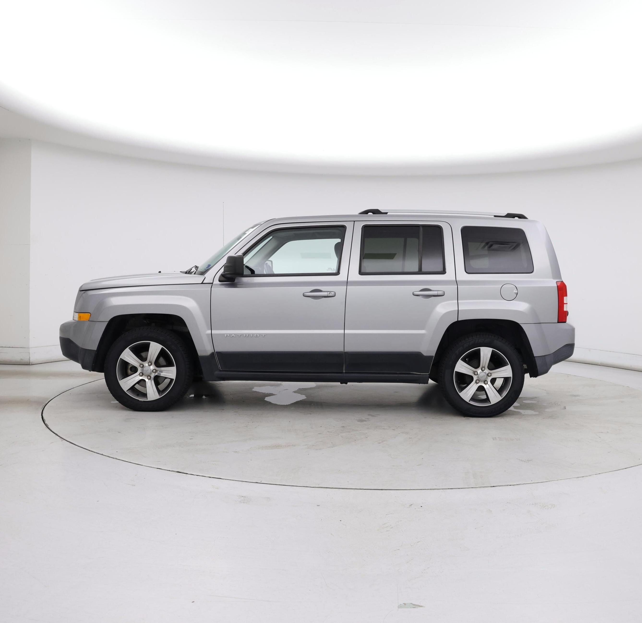 Thumbnail: 2016 Jeep Patriot - 3