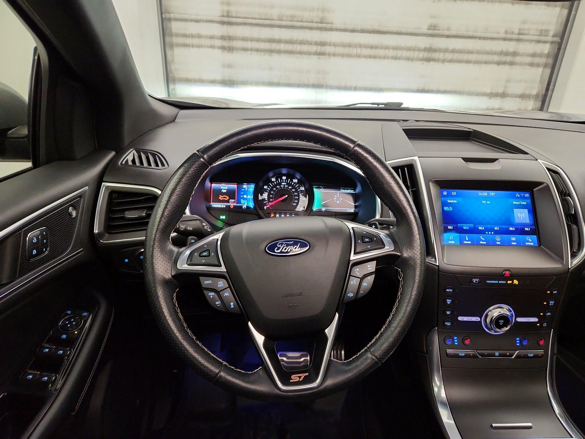 Thumbnail: 2020 Ford Edge - 10