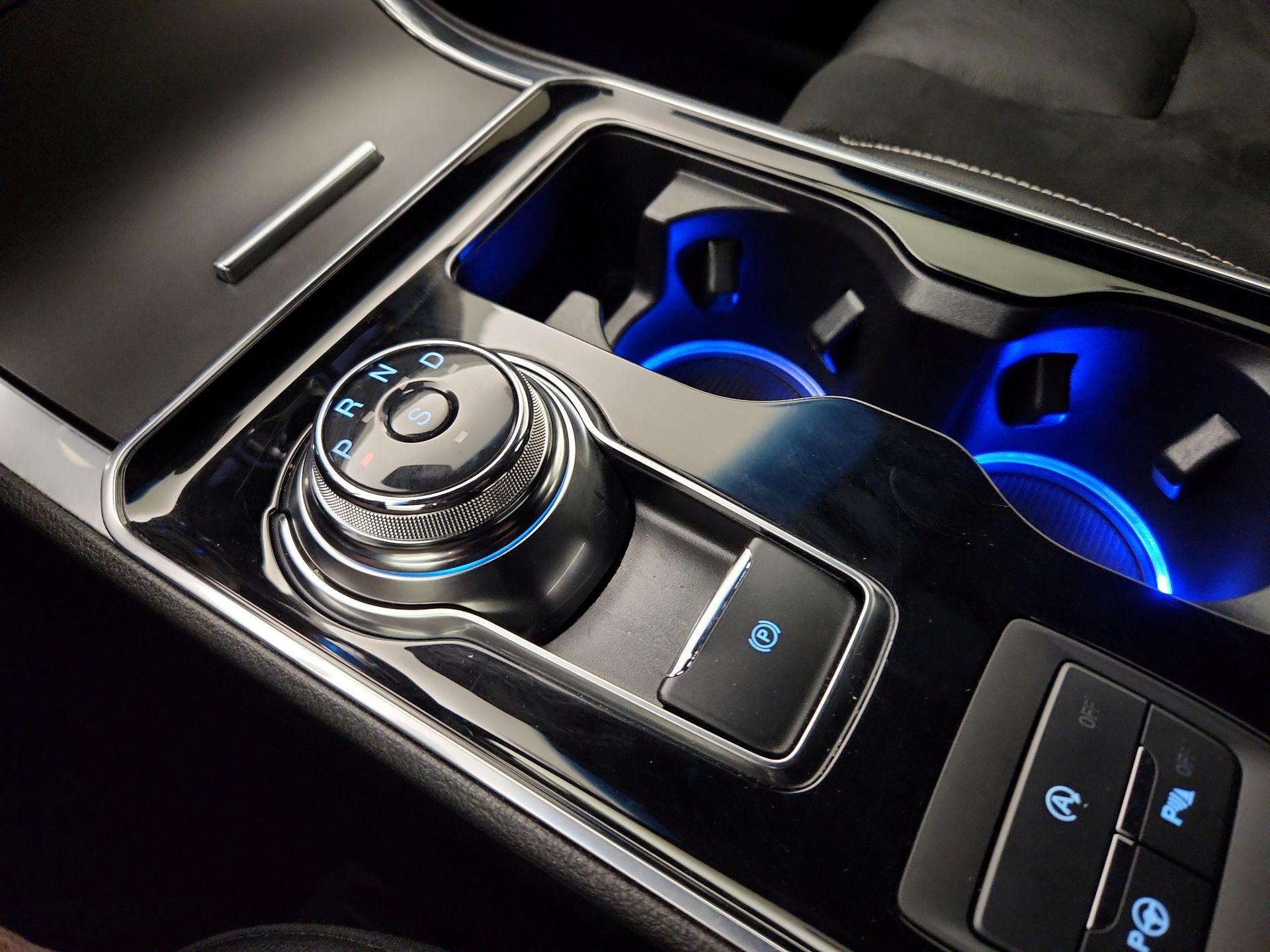 Thumbnail: 2020 Ford Edge - 17