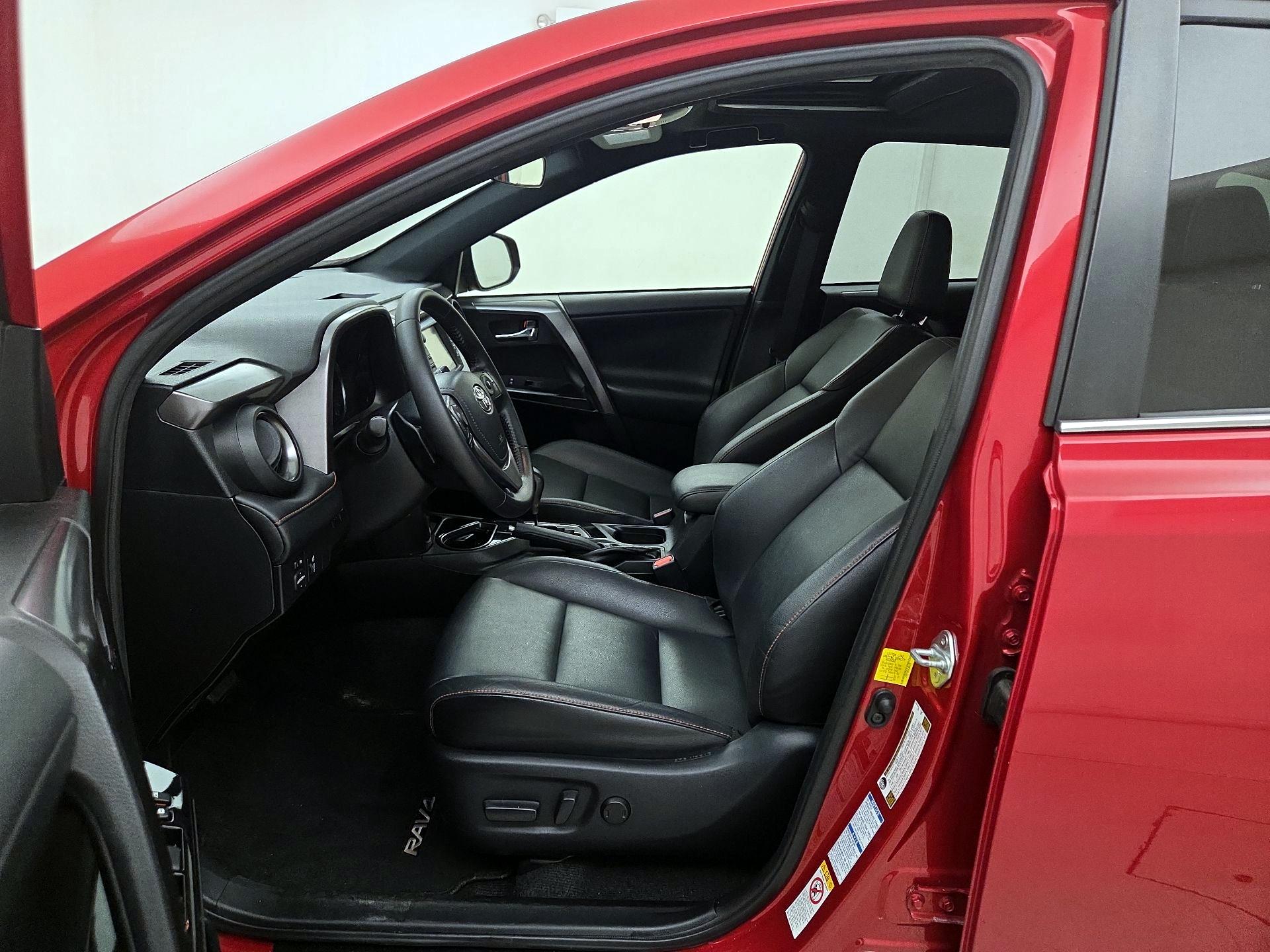 Thumbnail: 2016 Toyota RAV4 - 11
