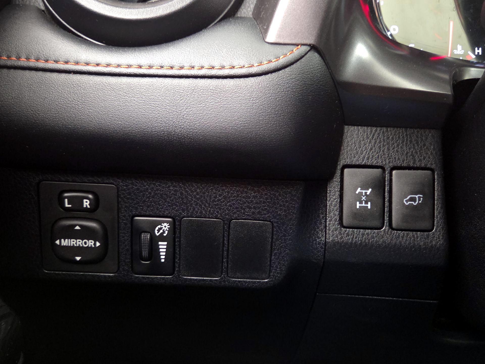 Thumbnail: 2016 Toyota RAV4 - 13