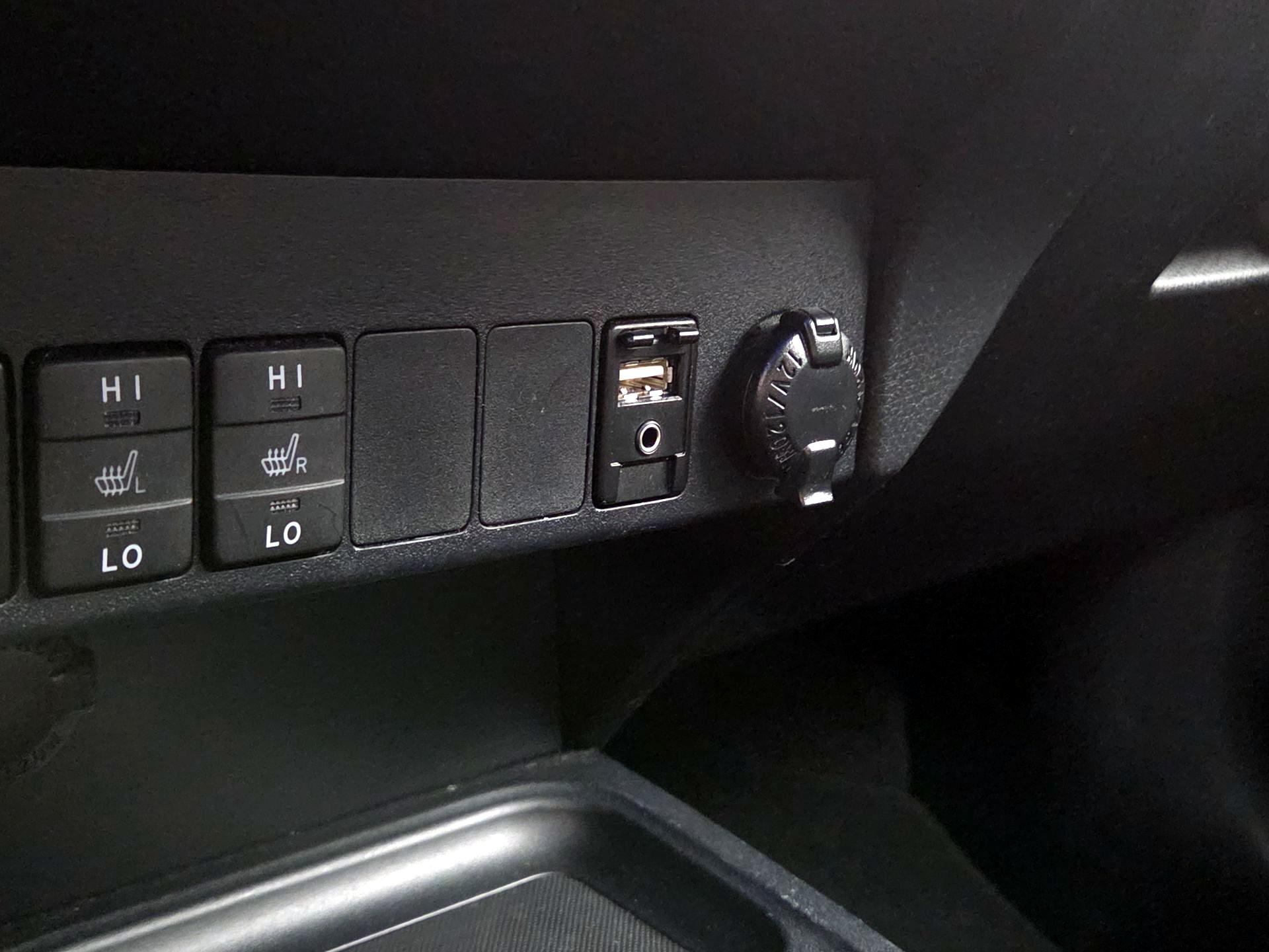 Thumbnail: 2016 Toyota RAV4 - 19