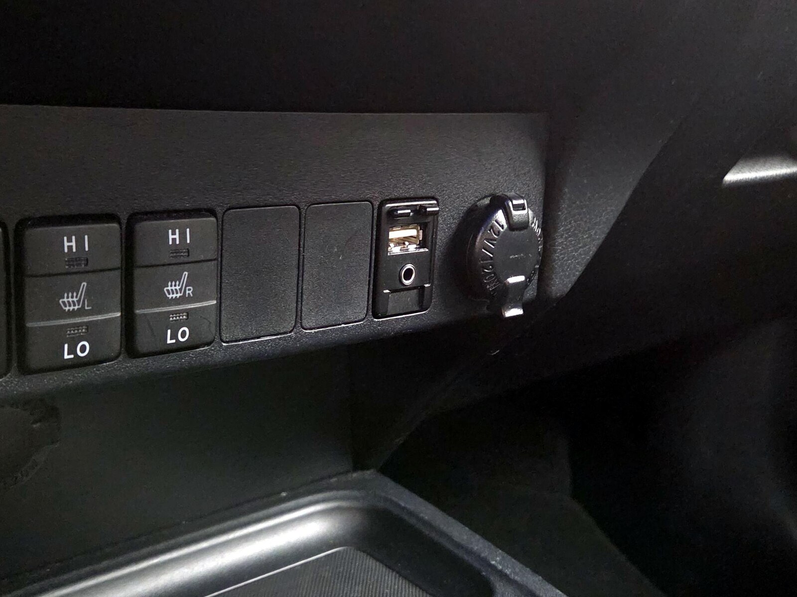 2016 Toyota RAV4 SE - Photo 20