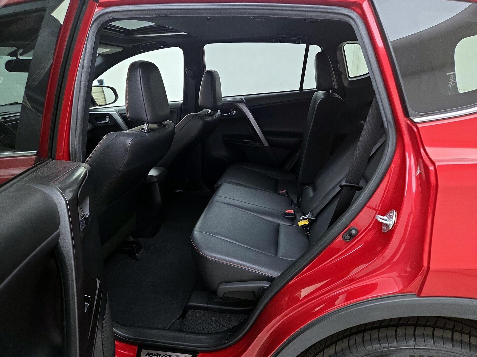 2016 Toyota RAV4 SE - Photo 22