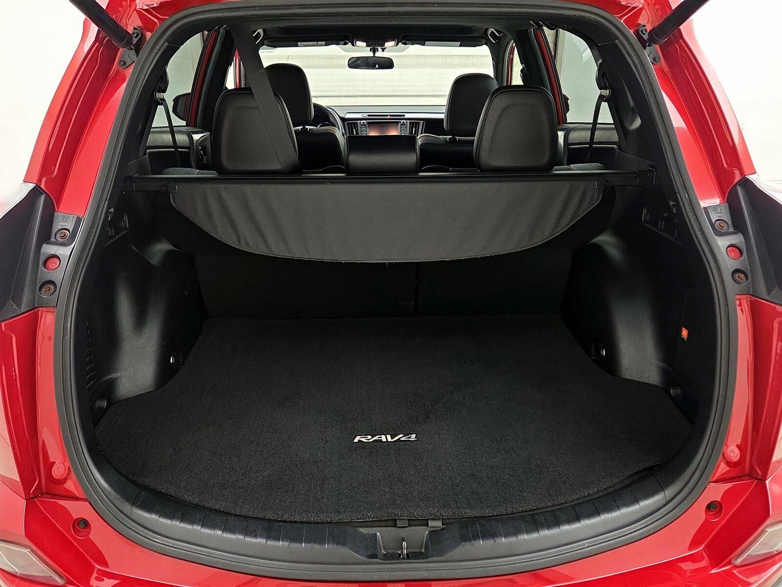 2016 Toyota RAV4 SE - Photo 23