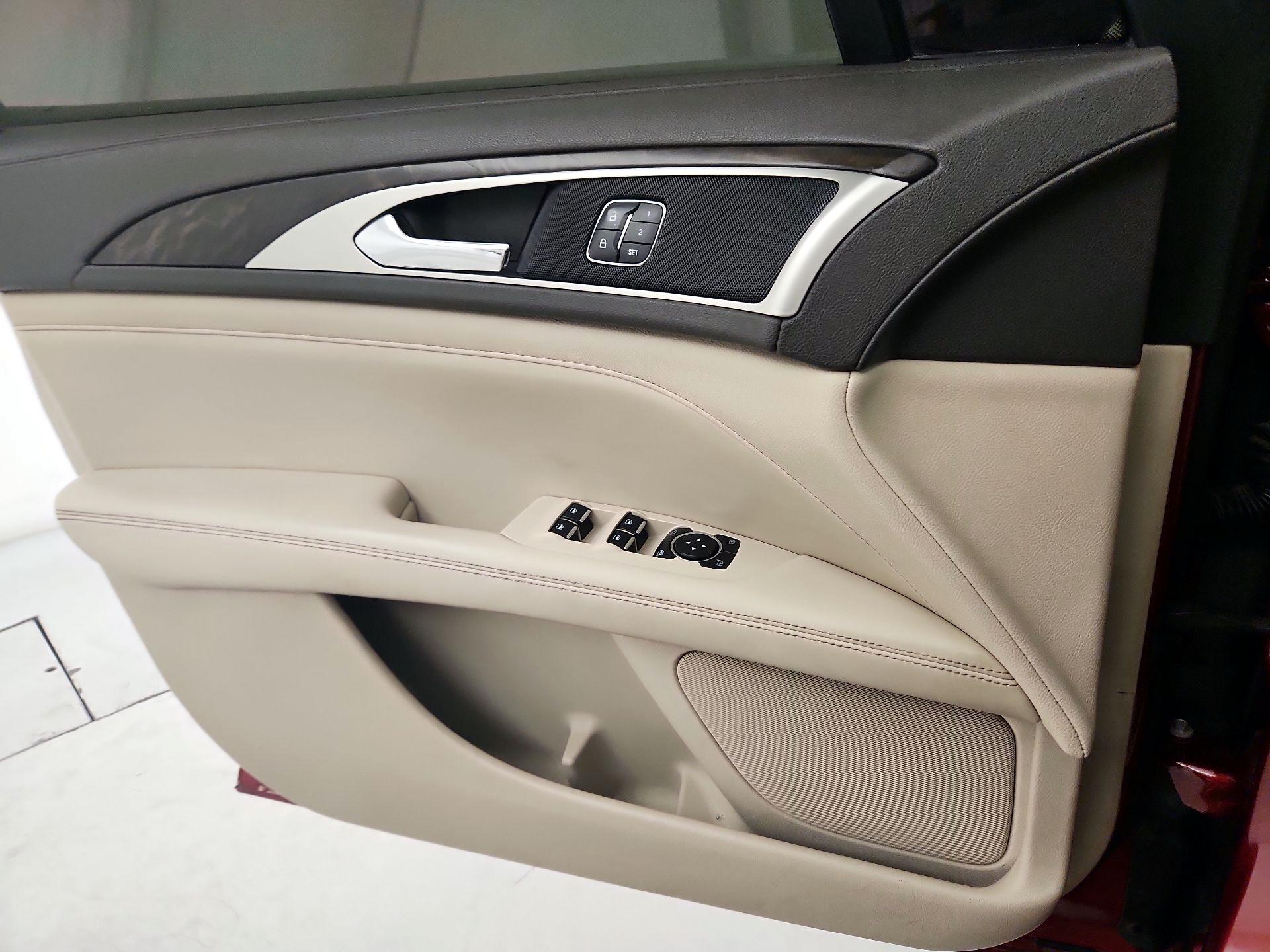 Thumbnail: 2017 Lincoln MKZ - 12