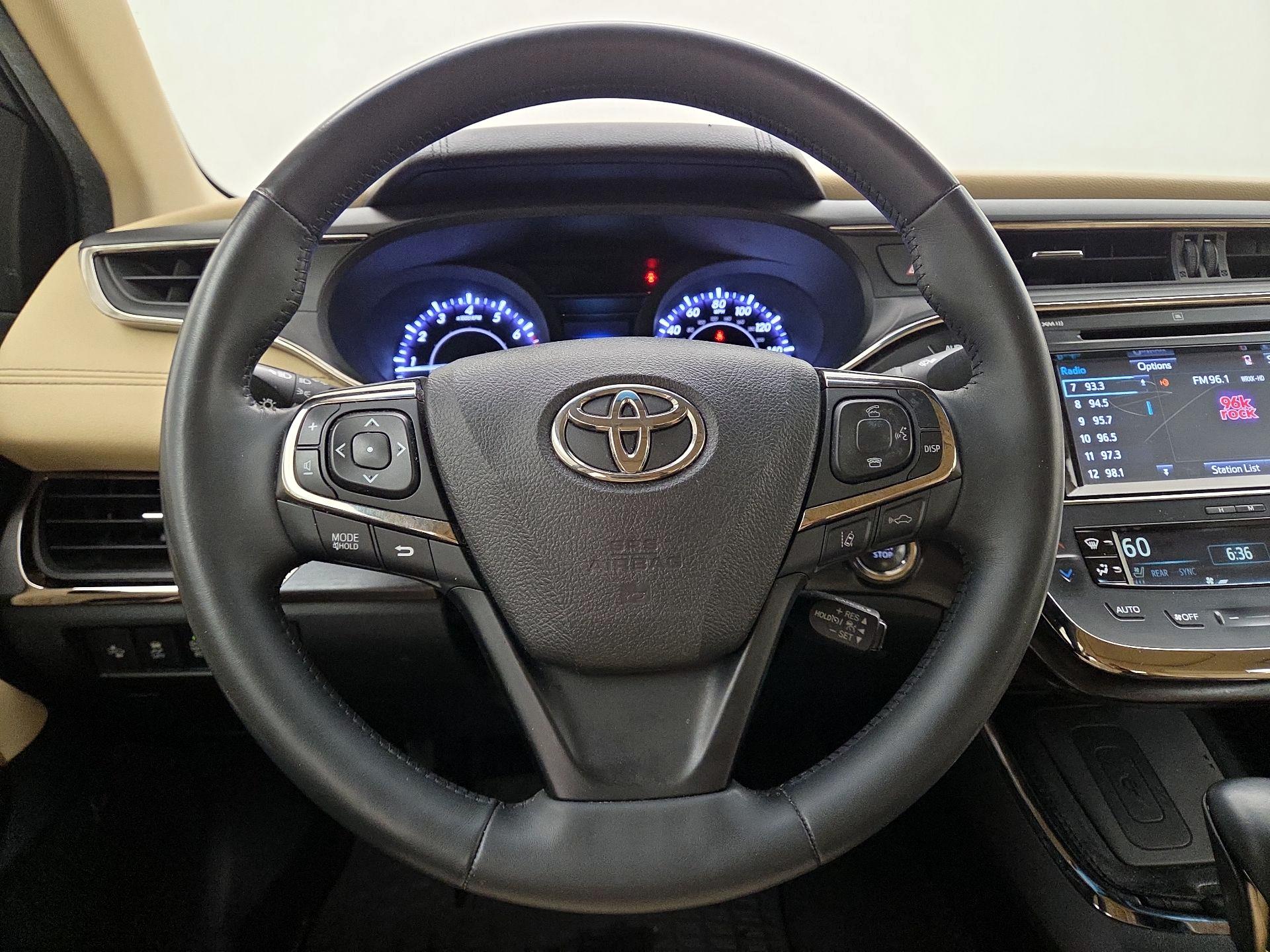 Thumbnail: 2016 Toyota Avalon - 10
