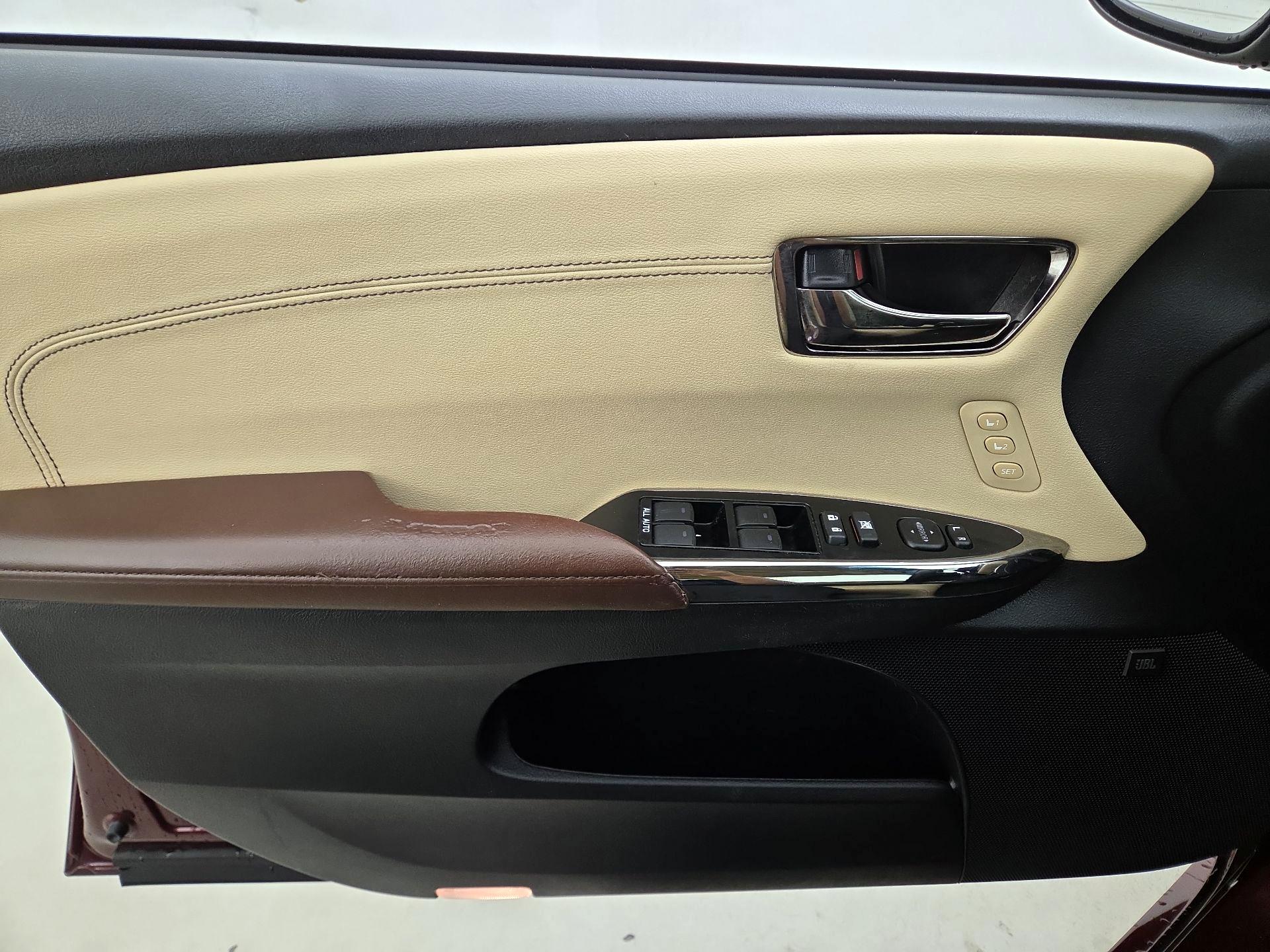 Thumbnail: 2016 Toyota Avalon - 12