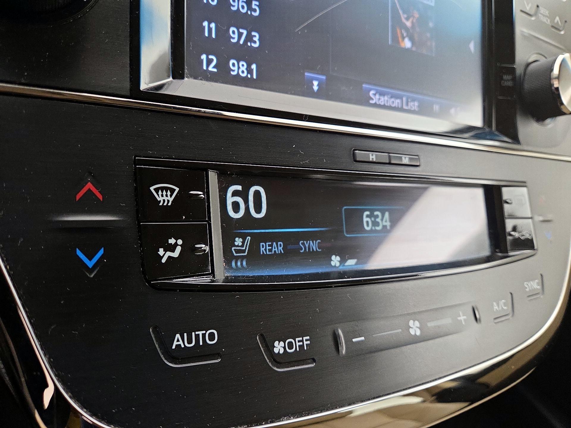 Thumbnail: 2016 Toyota Avalon - 16