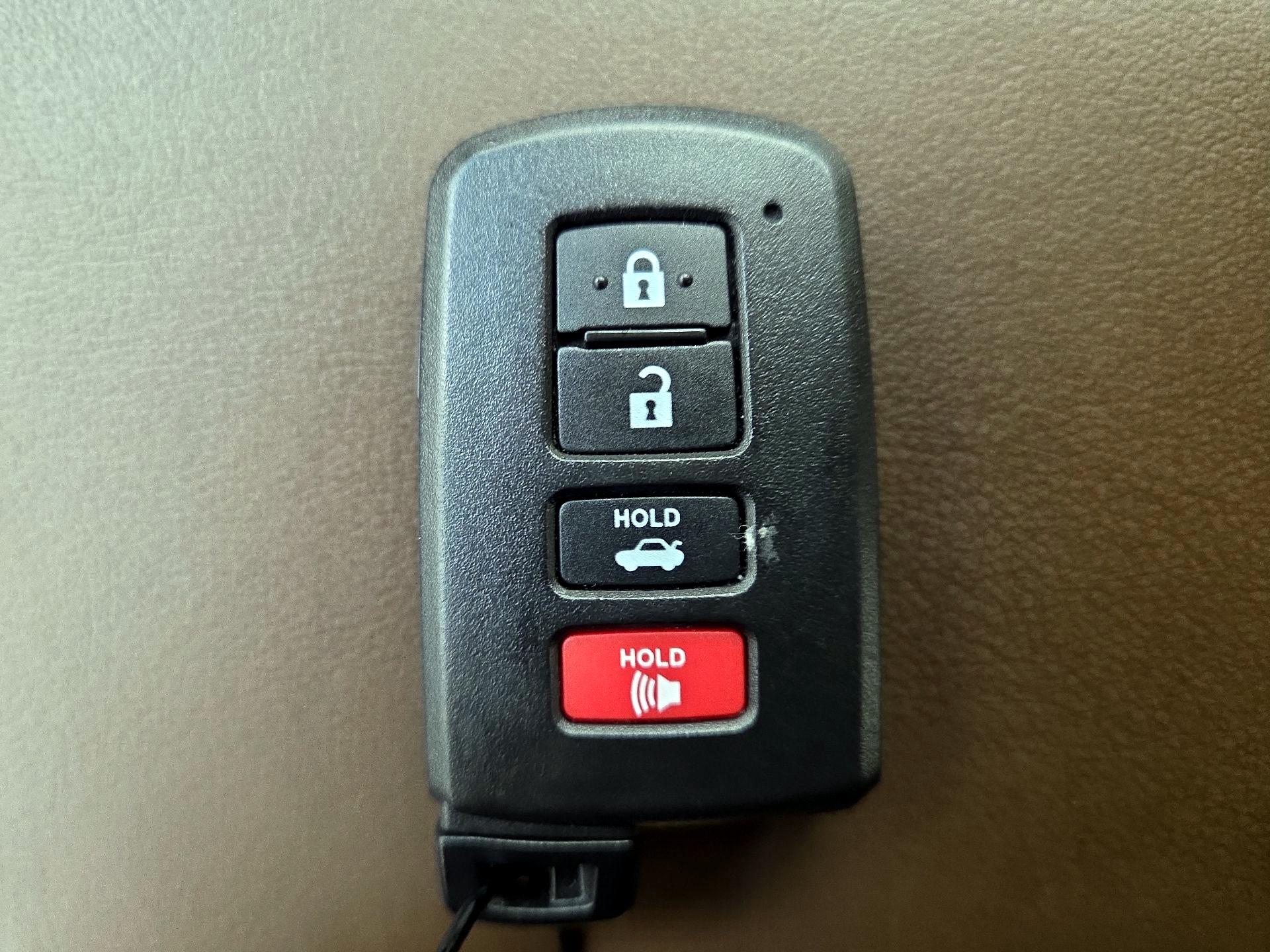 Thumbnail: 2016 Toyota Avalon - 20