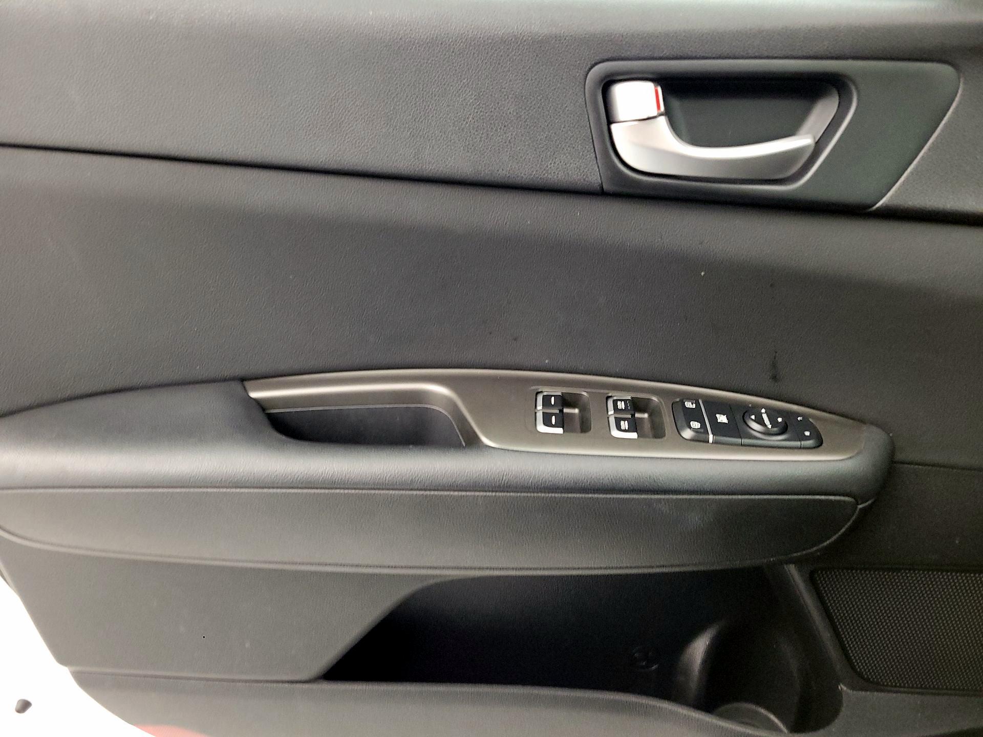 Thumbnail: 2020 Kia Optima - 10