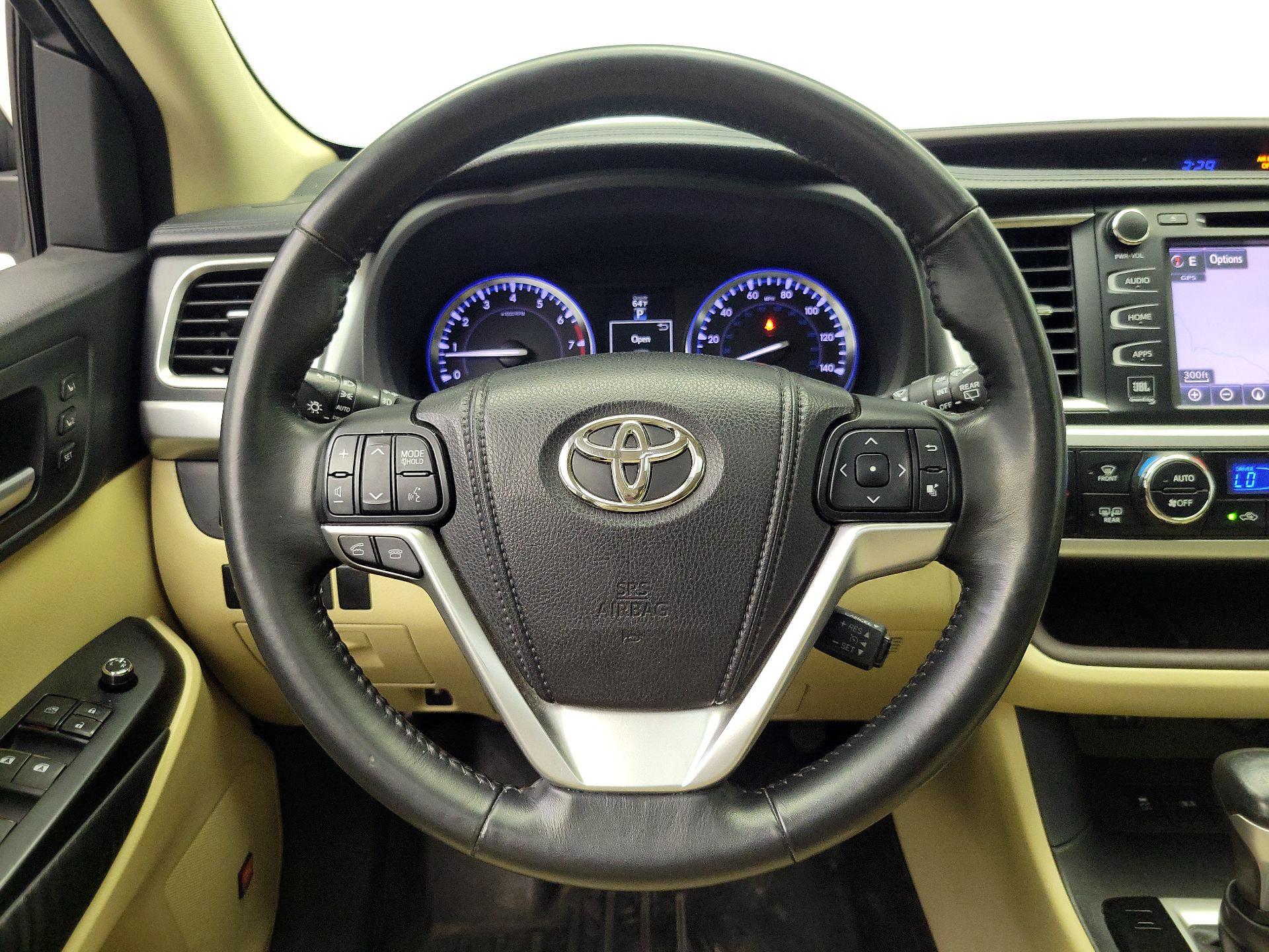 Thumbnail: 2015 Toyota Highlander - 10