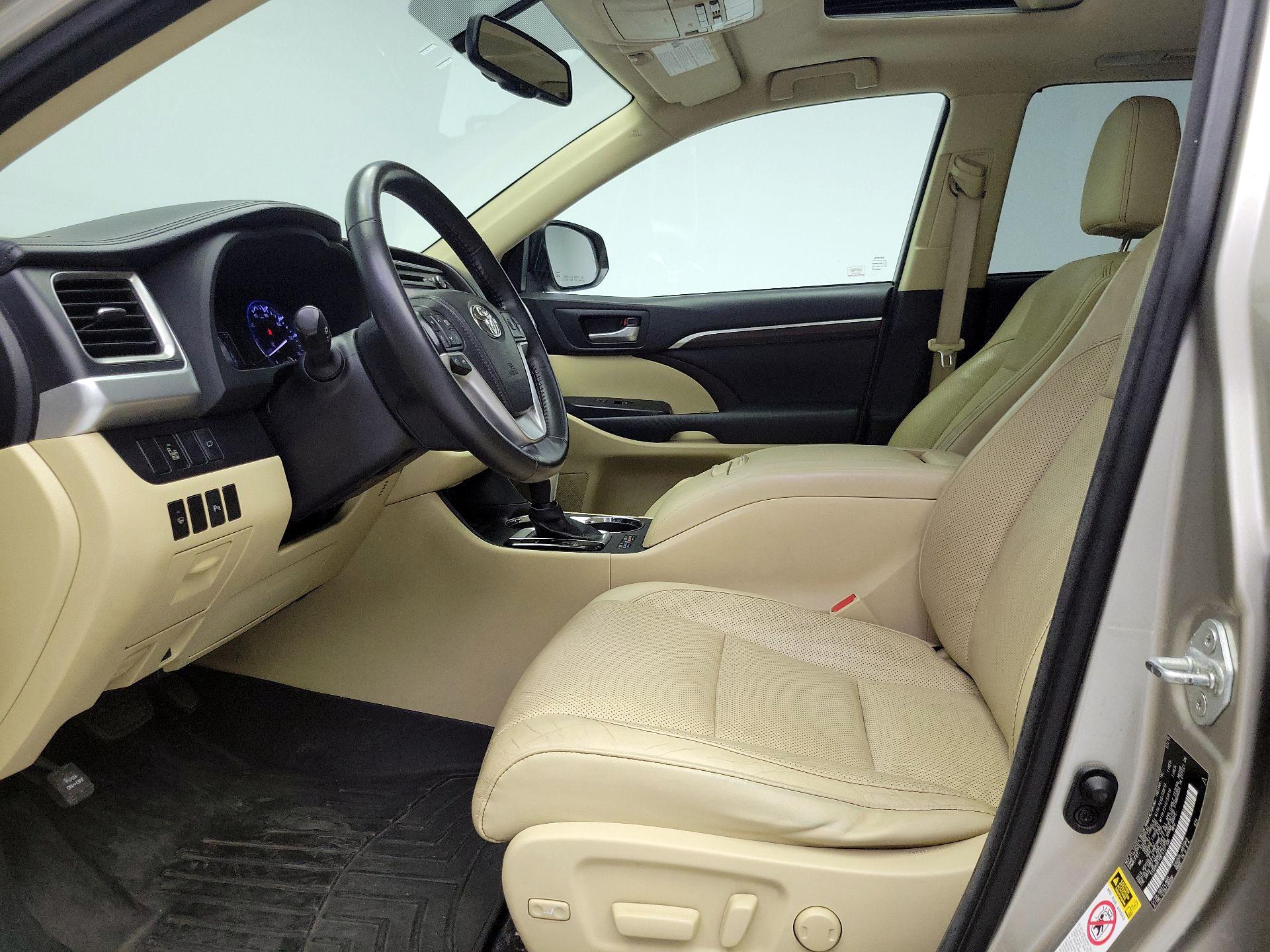 Thumbnail: 2015 Toyota Highlander - 11
