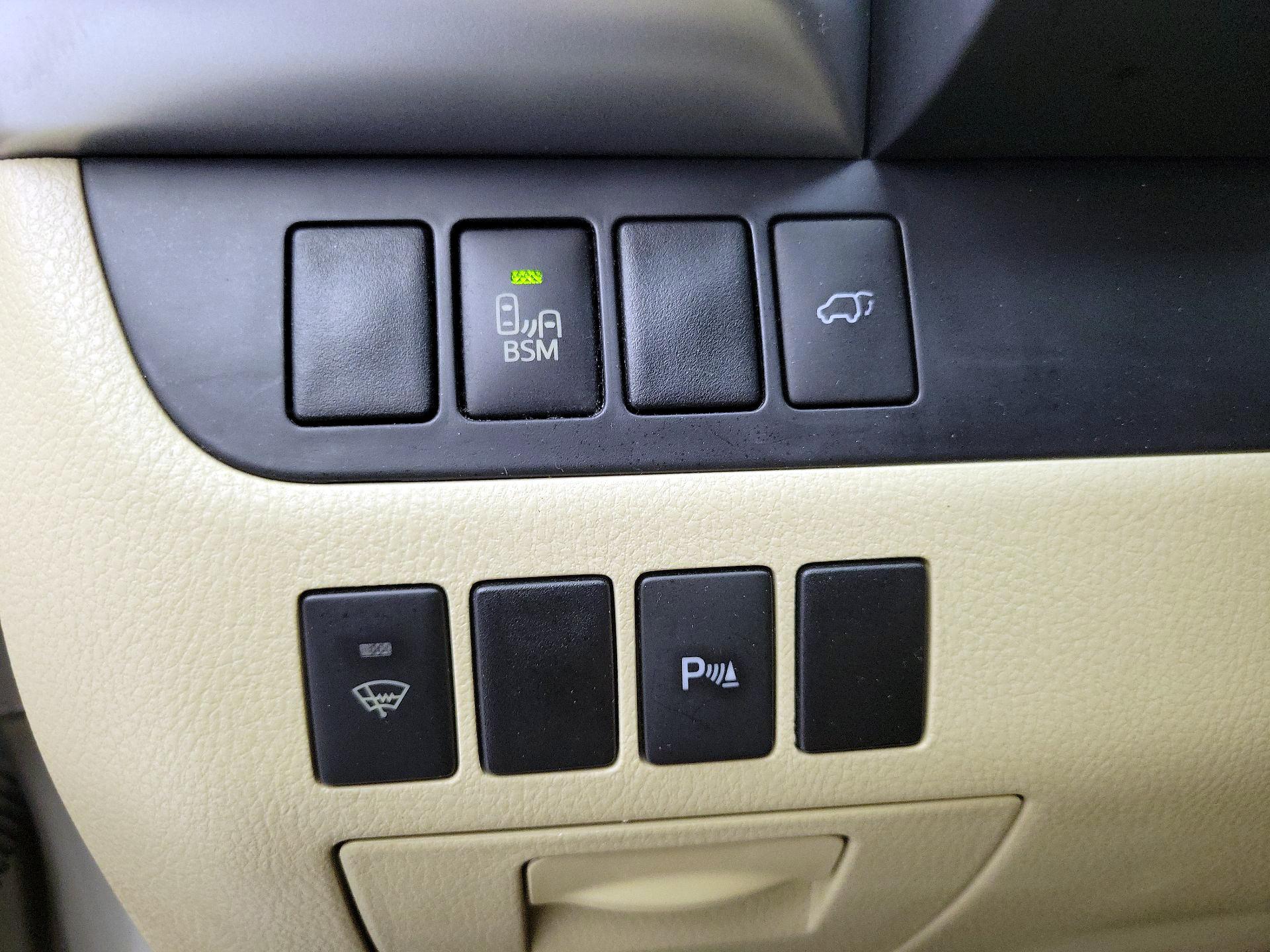 Thumbnail: 2015 Toyota Highlander - 13