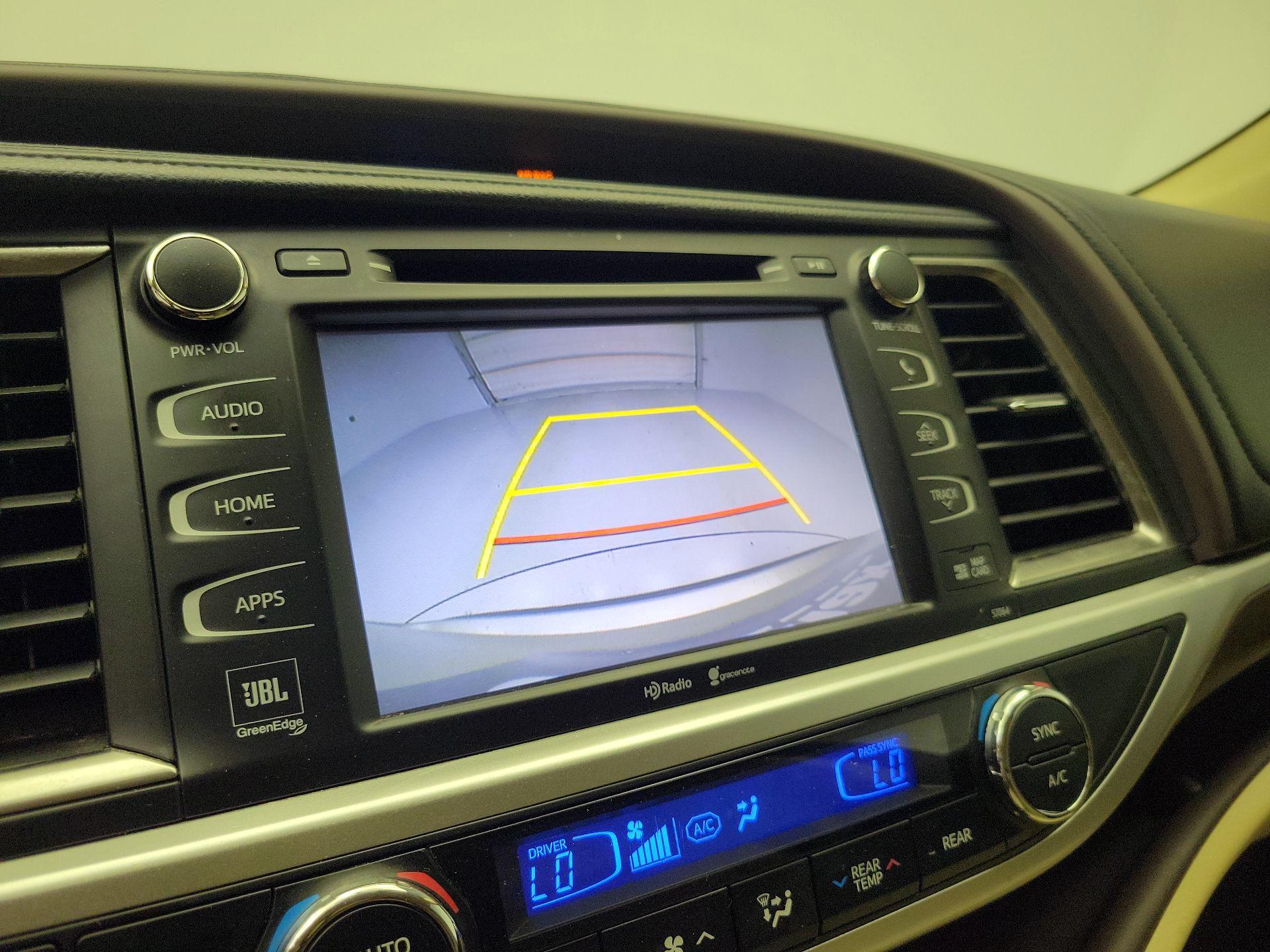 Thumbnail: 2015 Toyota Highlander - 15