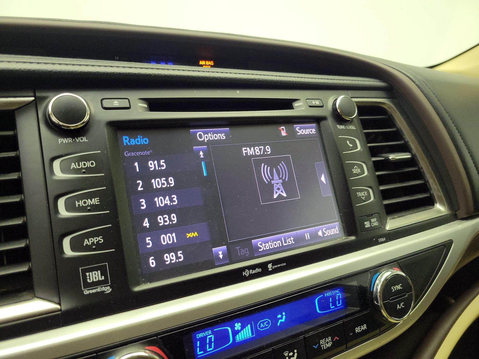 Thumbnail: 2015 Toyota Highlander - 16