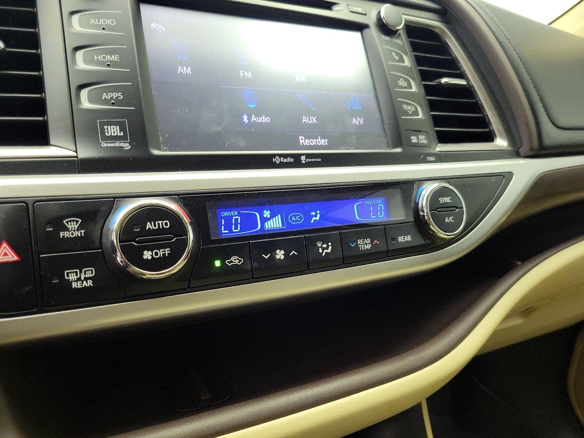 Thumbnail: 2015 Toyota Highlander - 17