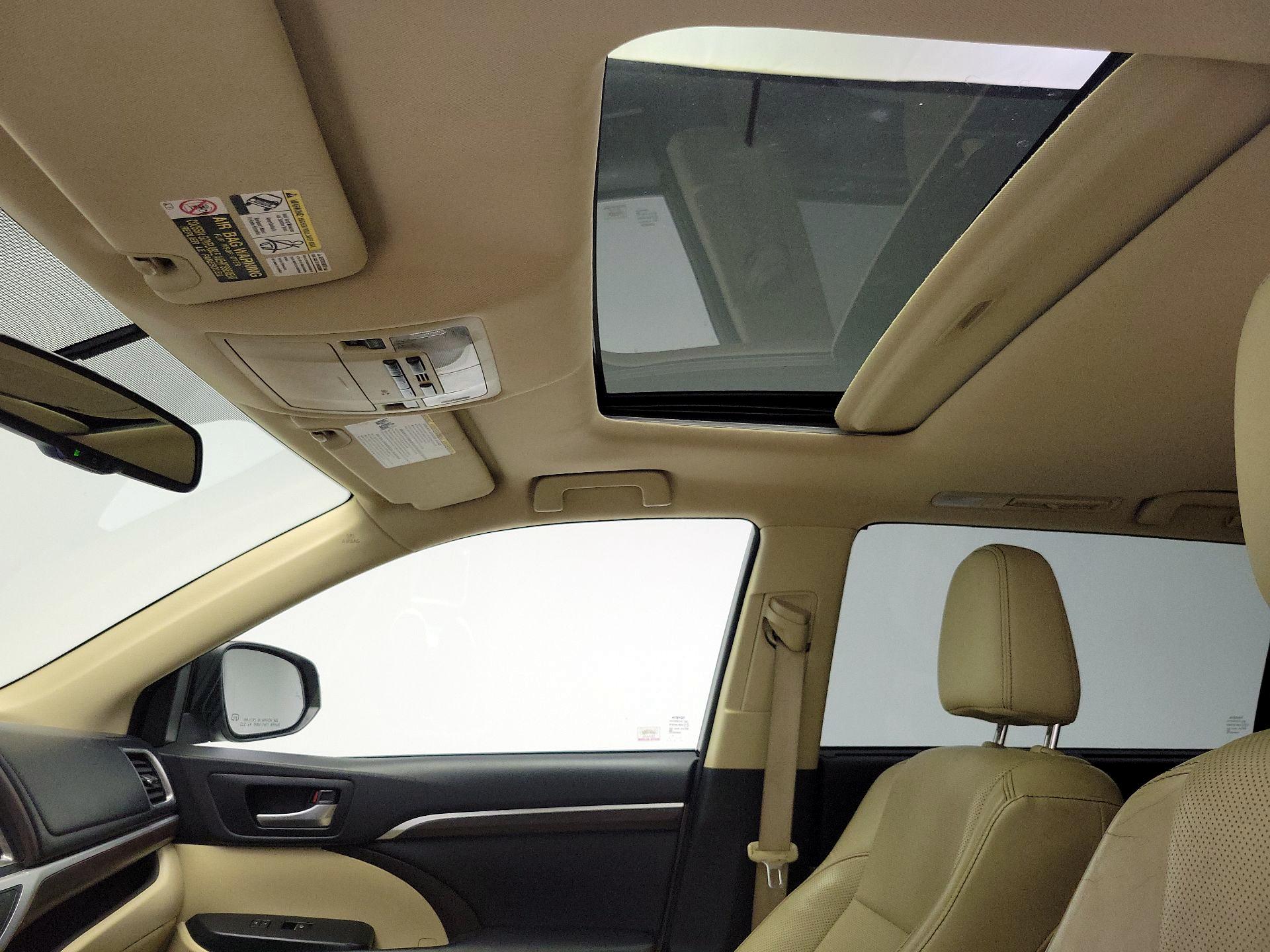 Thumbnail: 2015 Toyota Highlander - 20