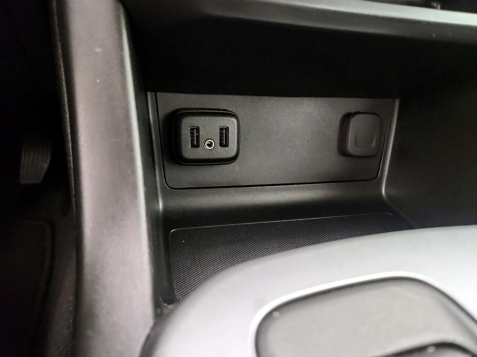 2022 Chevrolet Colorado LT - Photo 19