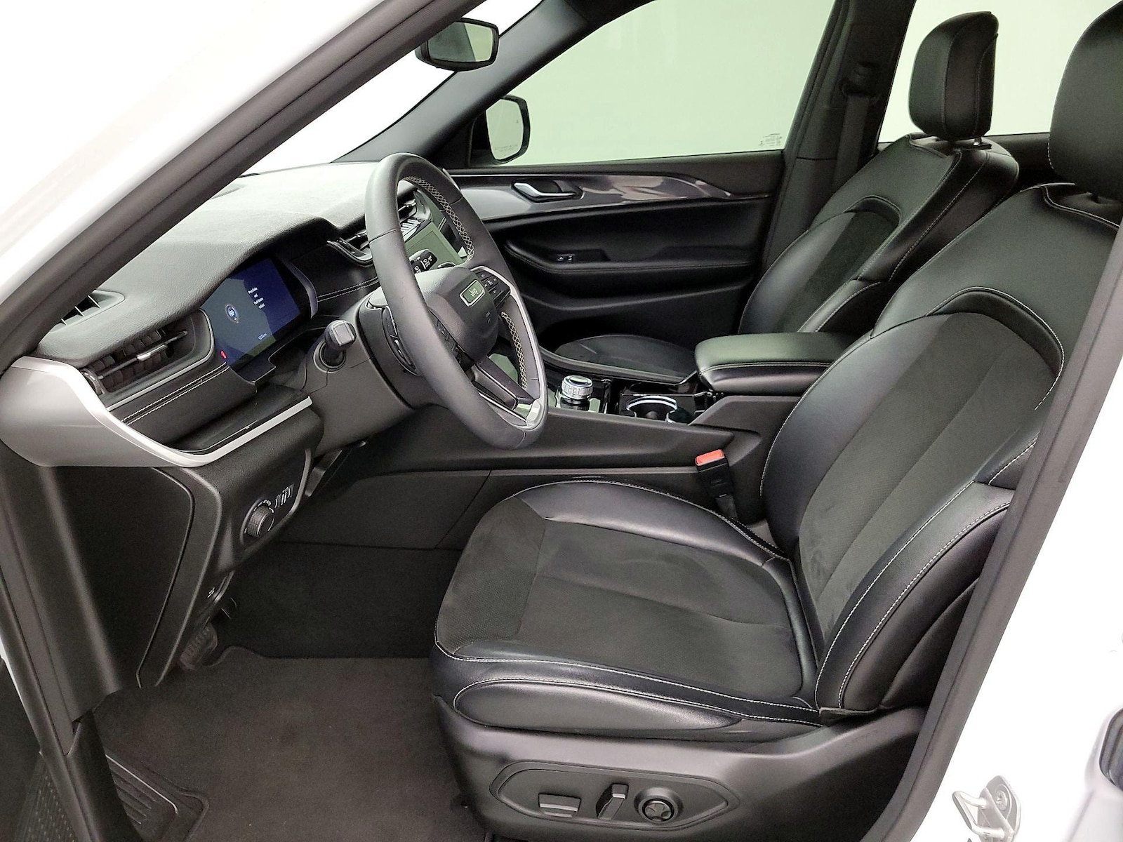 2023 Jeep Grand Cherokee Altitude - Photo 12