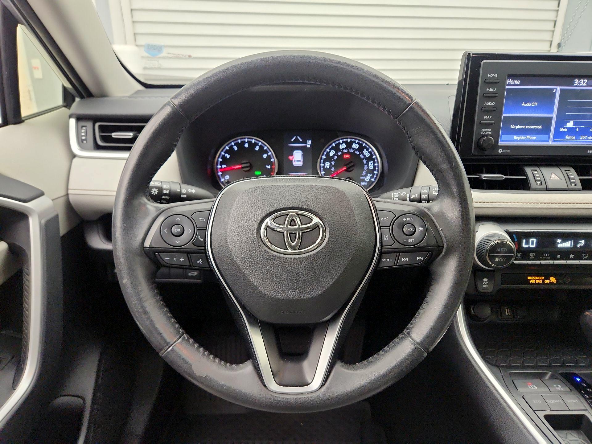 Thumbnail: 2020 Toyota RAV4 - 10