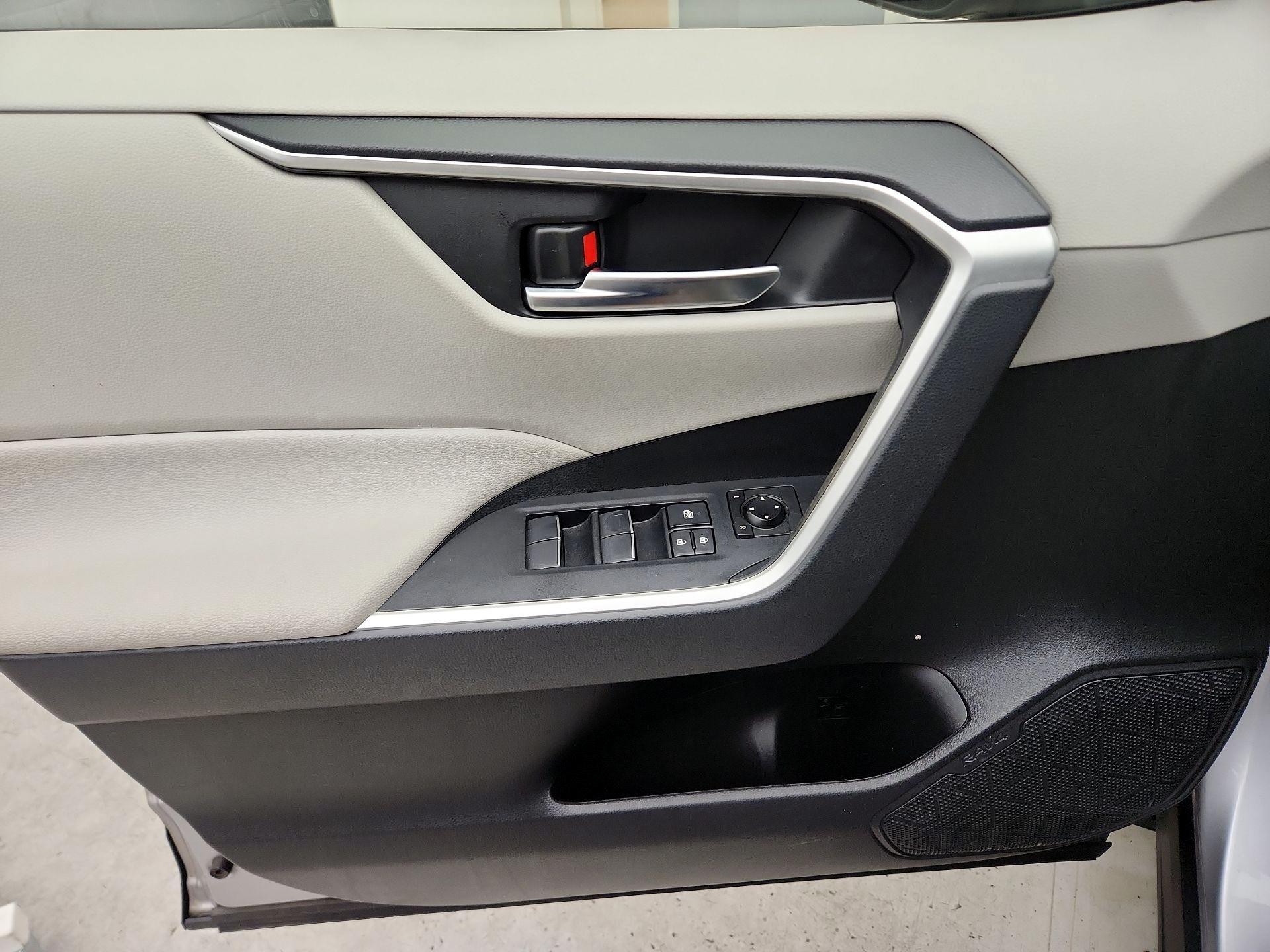 Thumbnail: 2020 Toyota RAV4 - 12