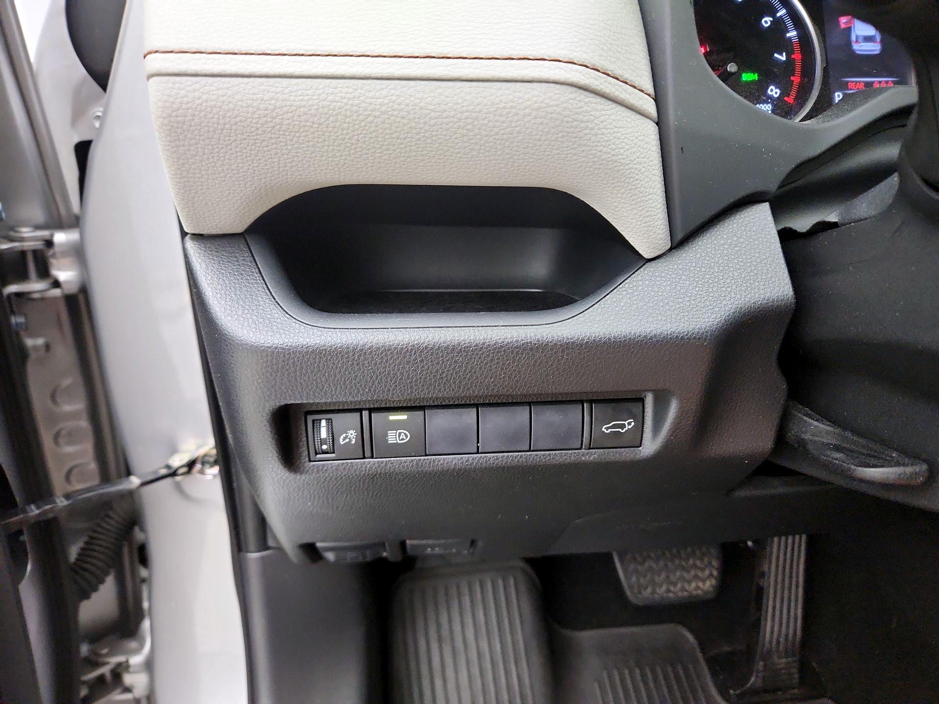 Thumbnail: 2020 Toyota RAV4 - 13