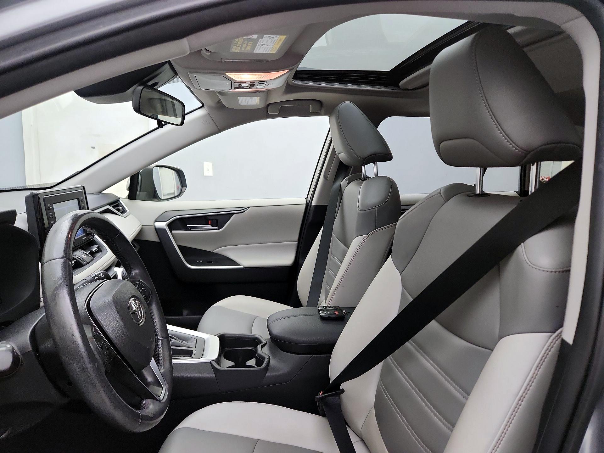 Thumbnail: 2020 Toyota RAV4 - 19