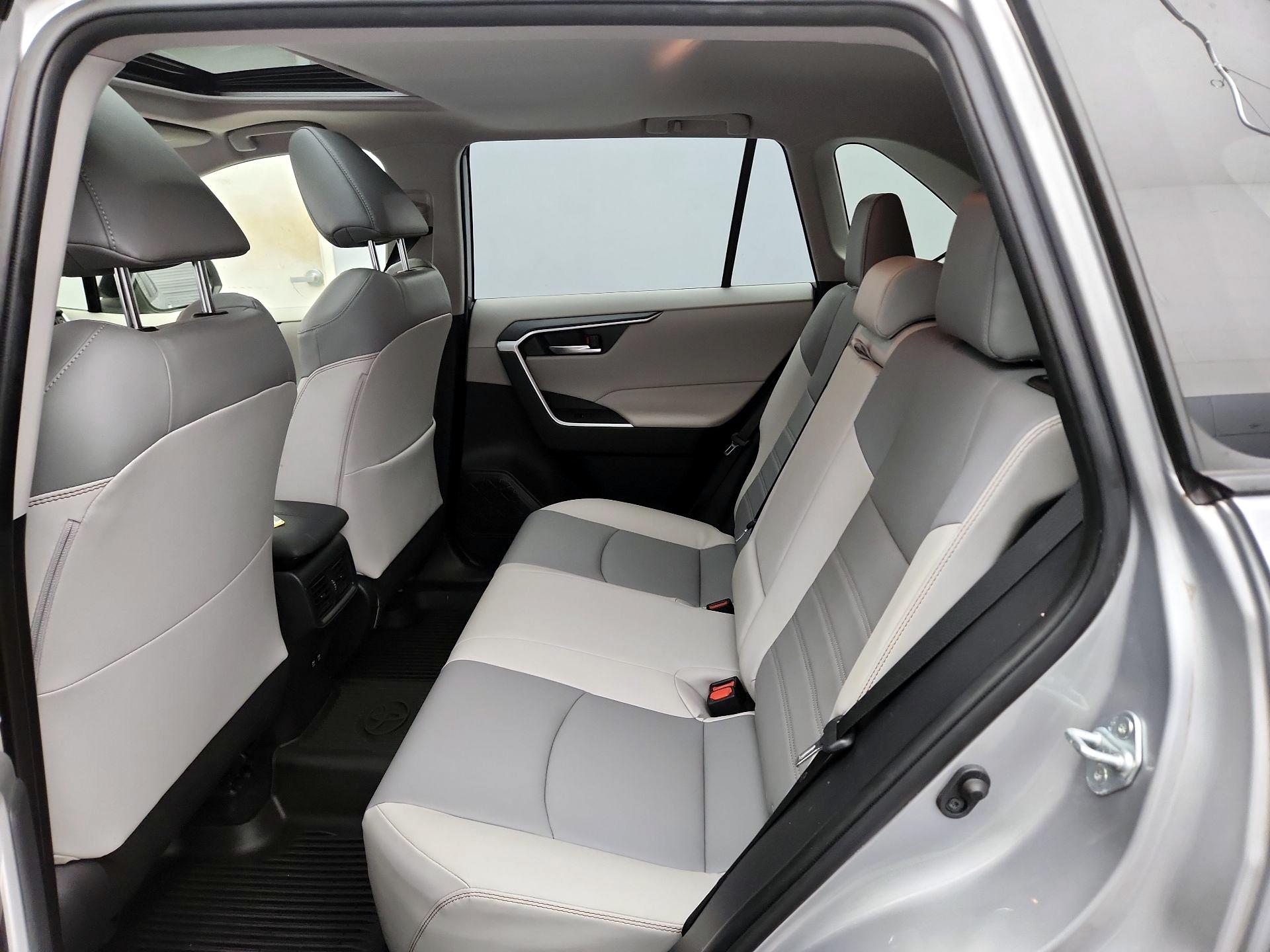 Thumbnail: 2020 Toyota RAV4 - 20