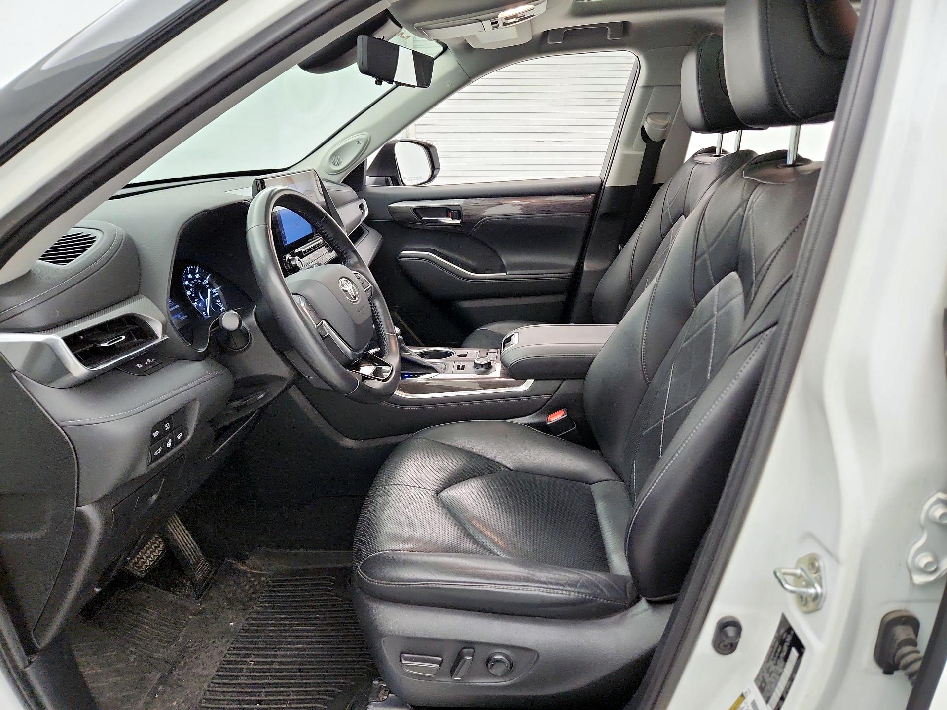 Thumbnail: 2020 Toyota Highlander - 11