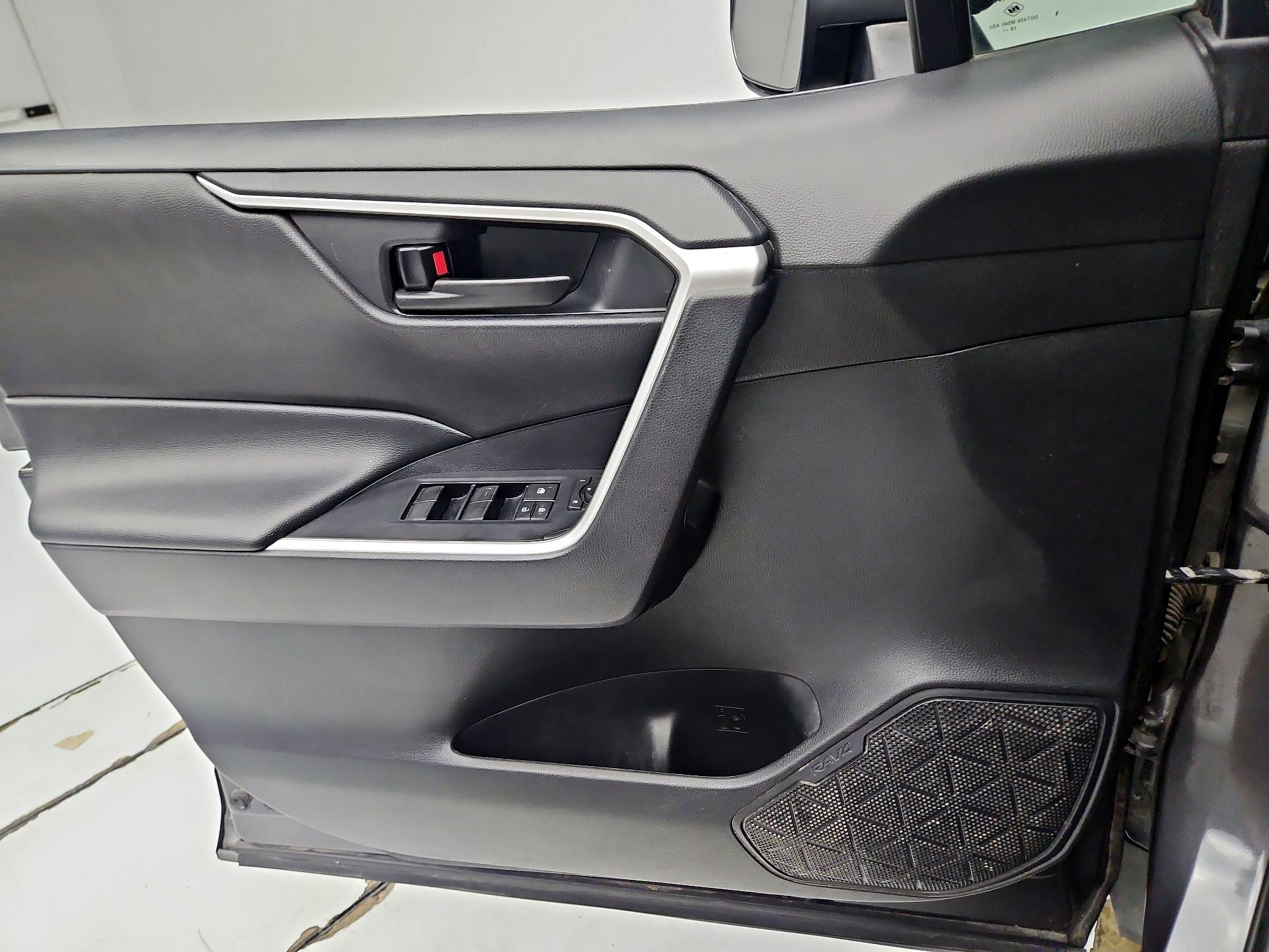 Thumbnail: 2020 Toyota RAV4 - 12