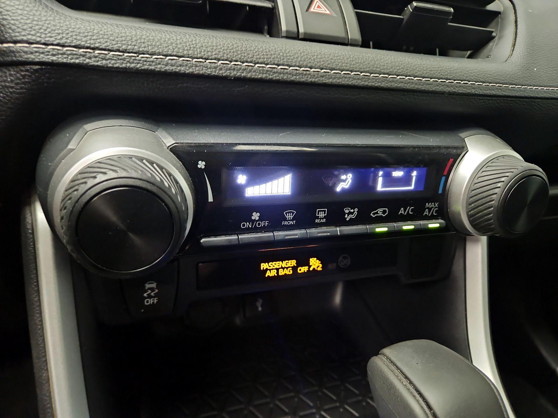Thumbnail: 2020 Toyota RAV4 - 16