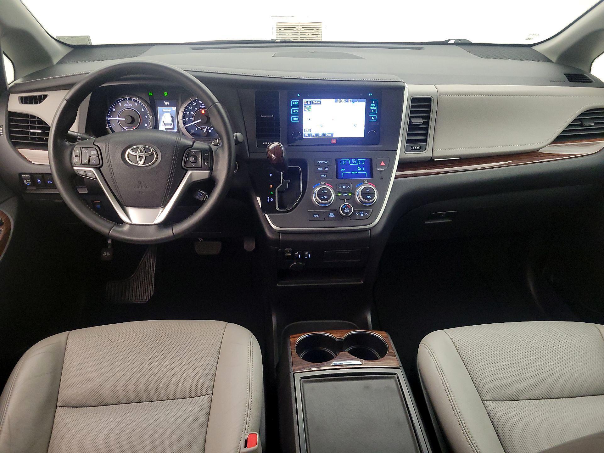 Thumbnail: 2015 Toyota Sienna - 9