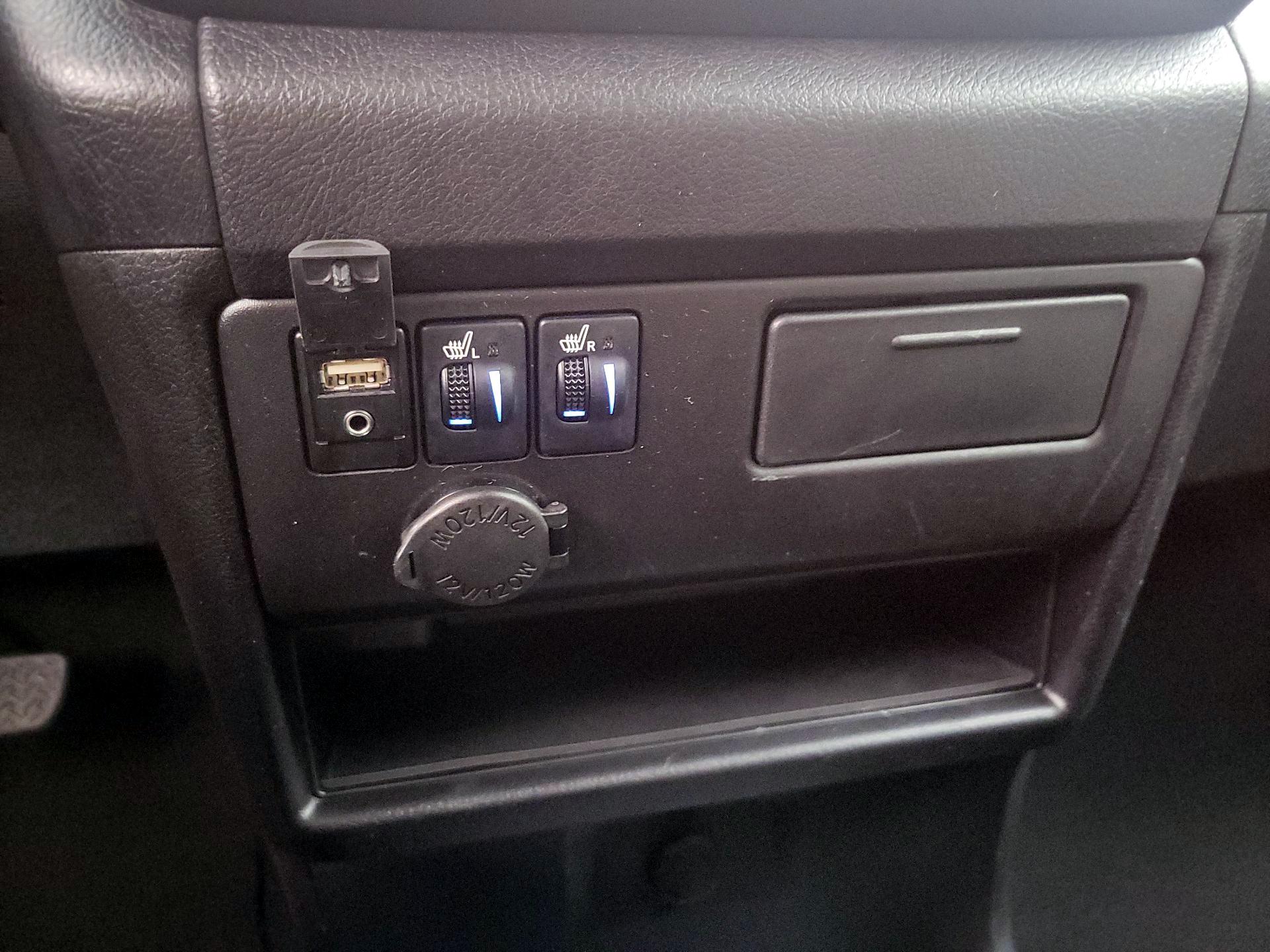 Thumbnail: 2015 Toyota Sienna - 19