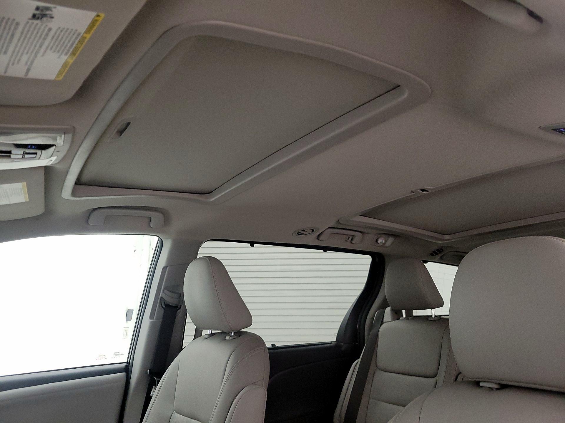 Thumbnail: 2015 Toyota Sienna - 20