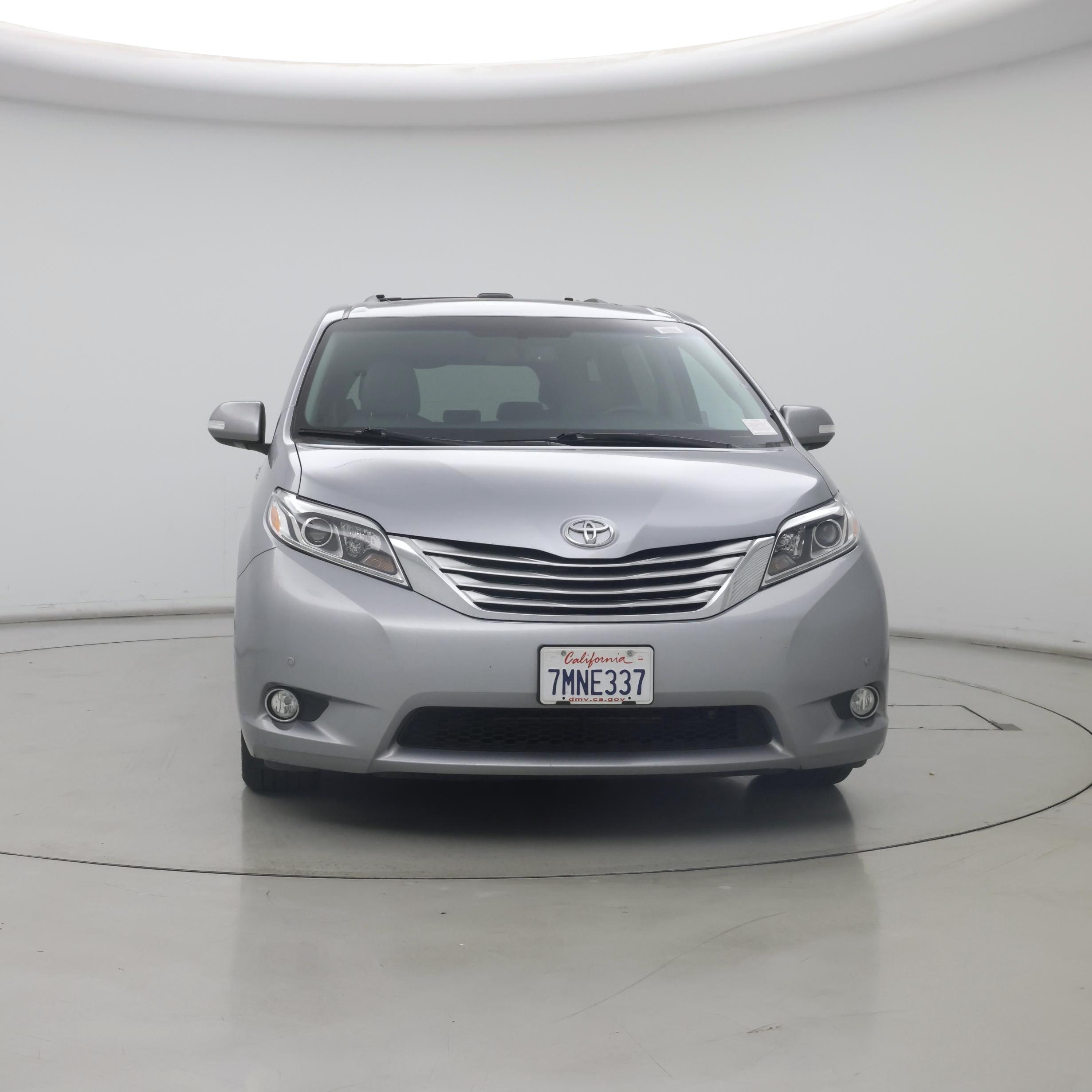 Thumbnail: 2015 Toyota Sienna - 5