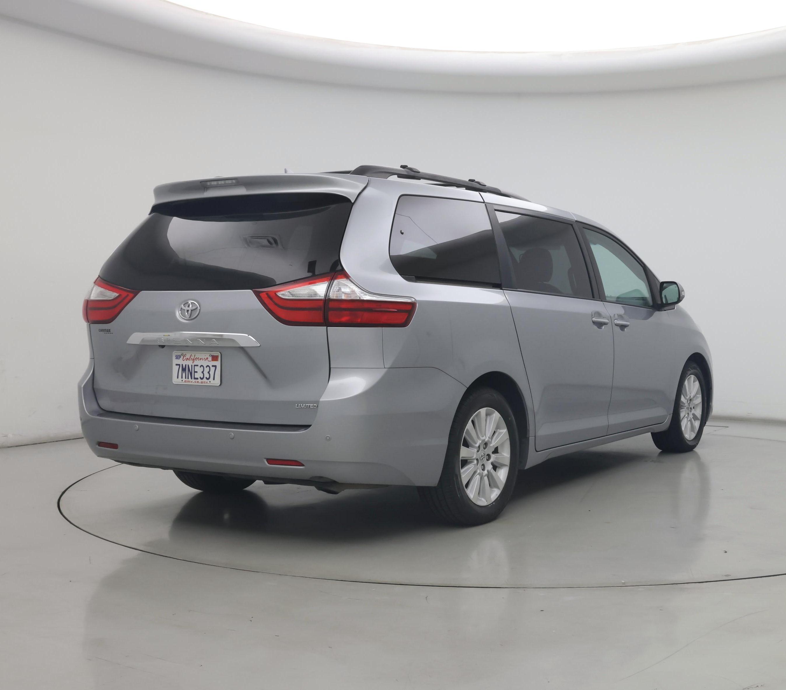 Thumbnail: 2015 Toyota Sienna - 8