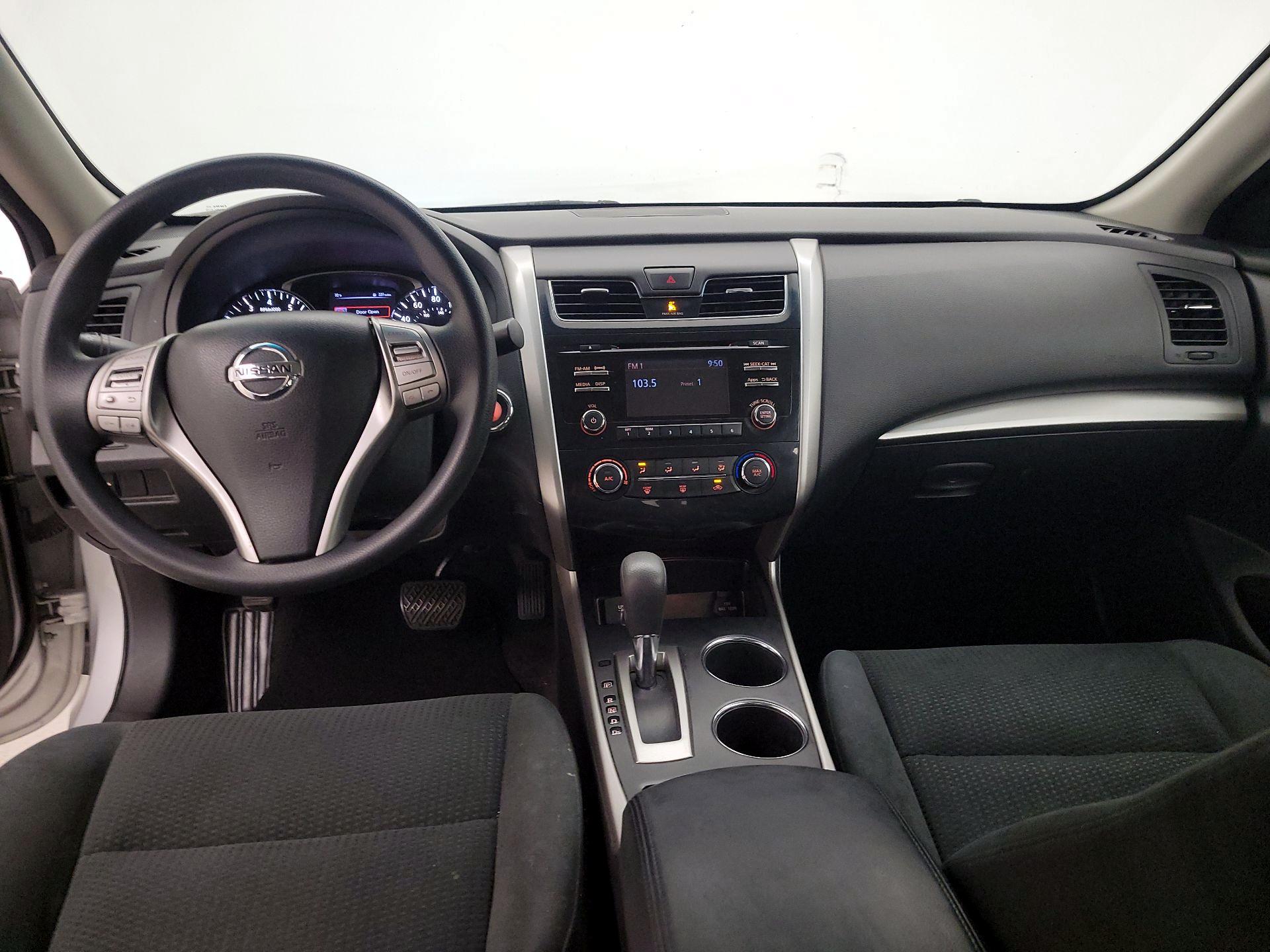 Thumbnail: 2015 Nissan Altima - 9