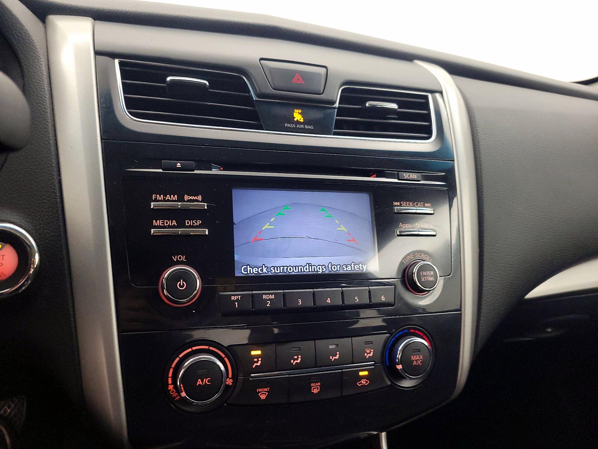 Thumbnail: 2015 Nissan Altima - 14