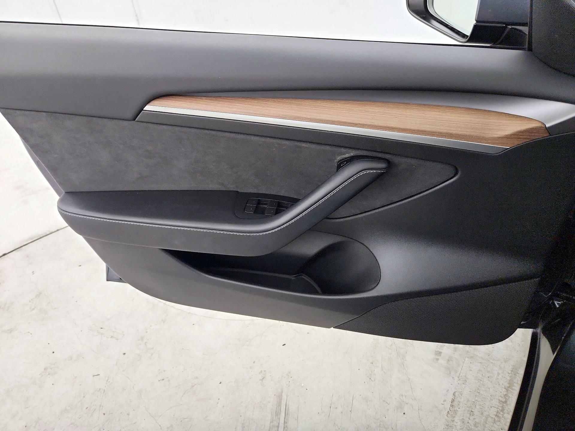 Thumbnail: 2023 Tesla Model 3 - 12