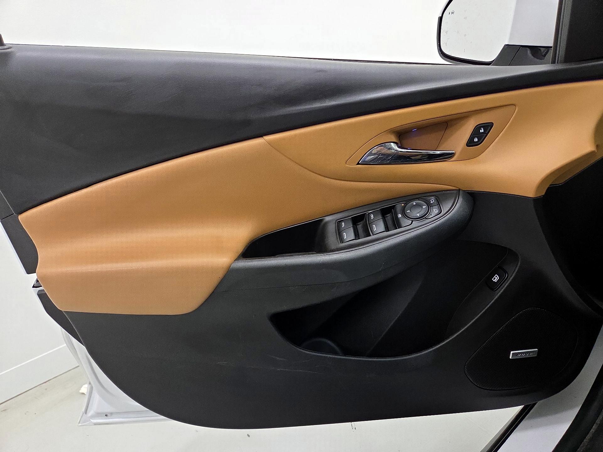 Thumbnail: 2017 Chevrolet Volt - 12